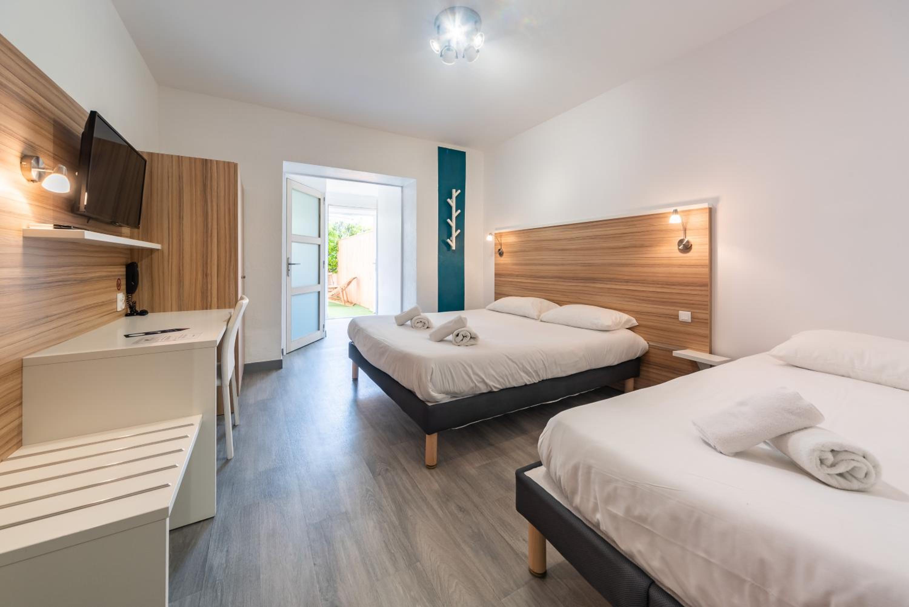 Superior Triple Room 22 m2 with Private Terrace photo 3