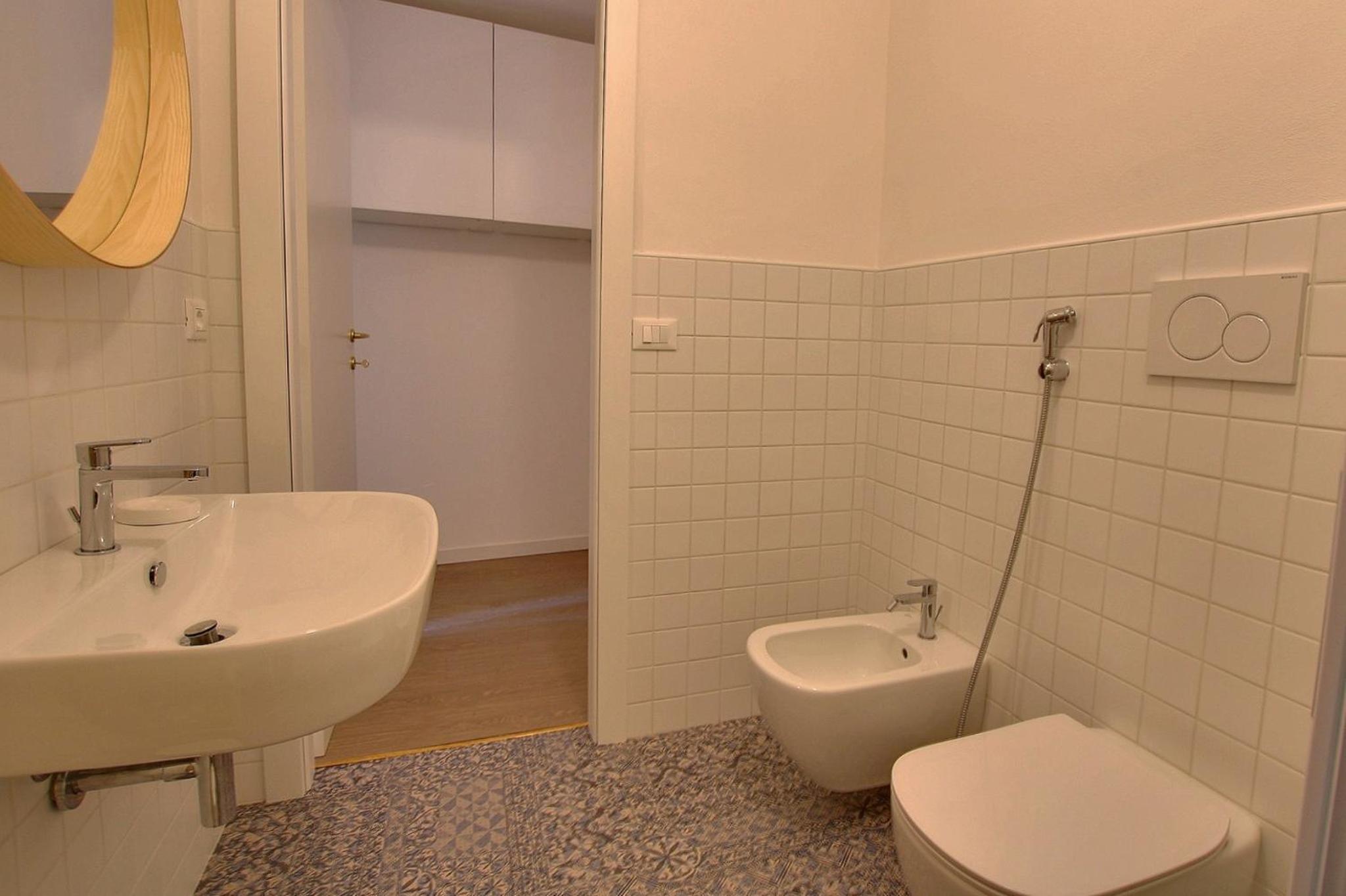 Apartment with Terrace - Photo 14