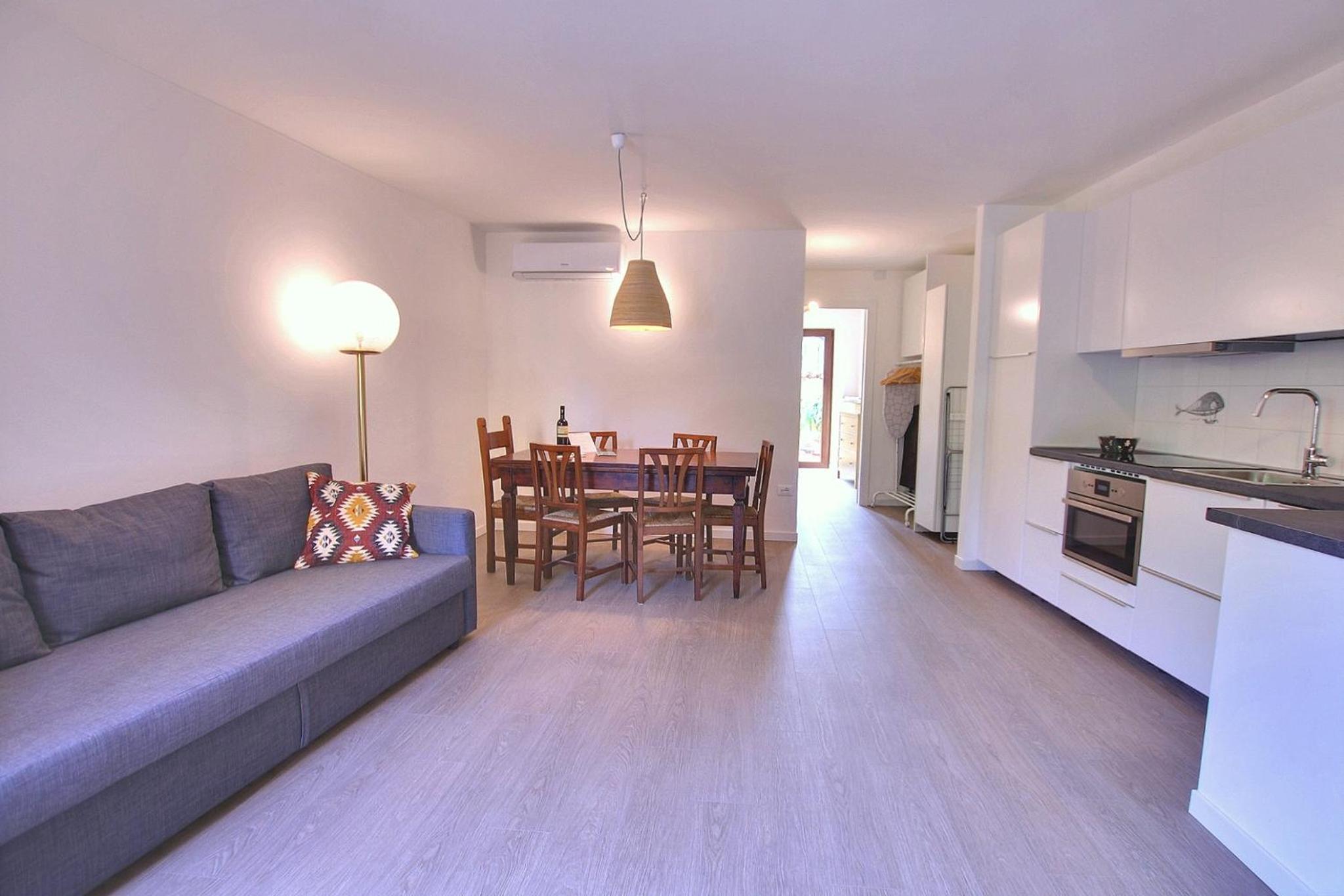 Apartment with Terrace - Photo 9