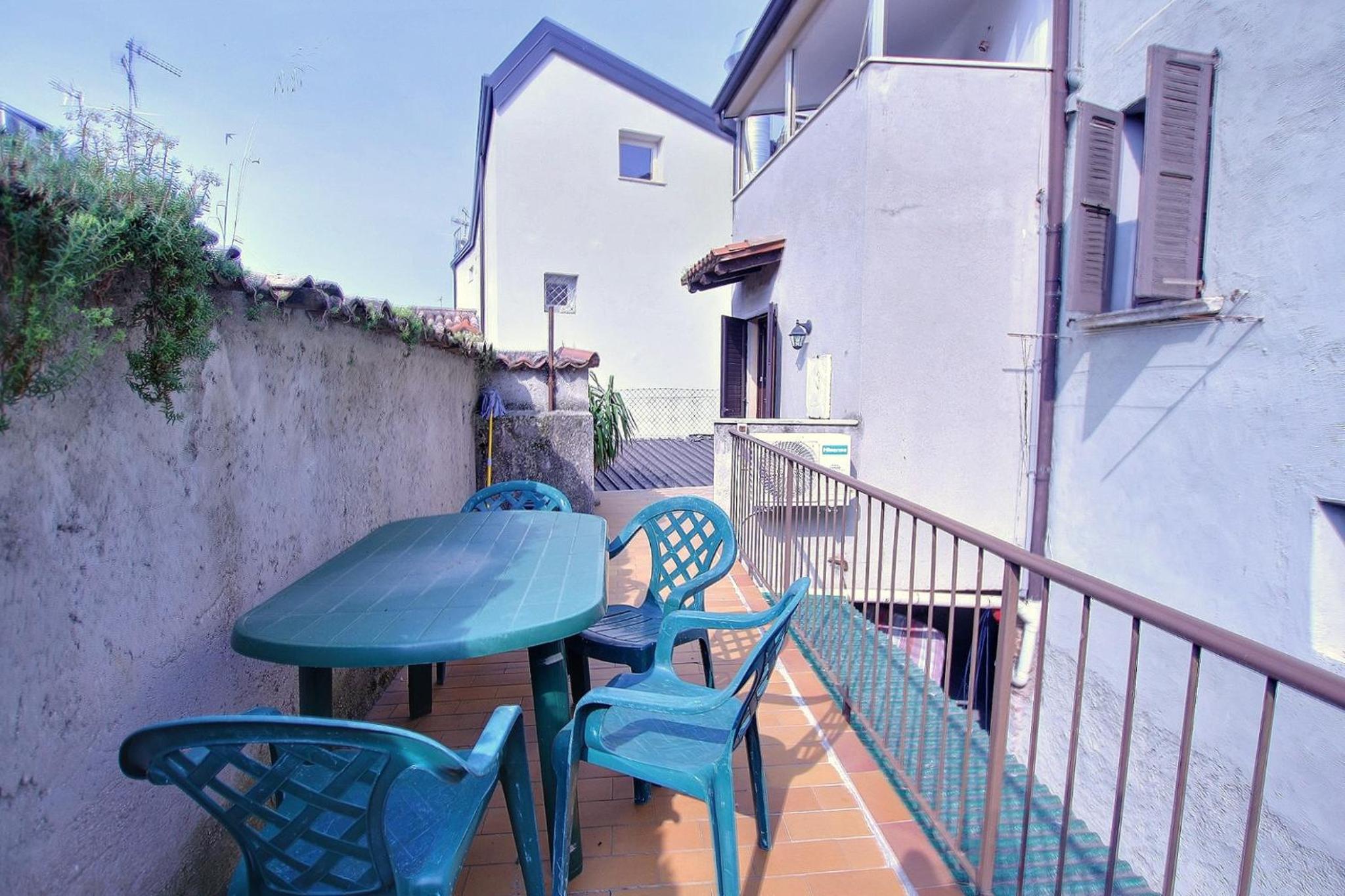 Apartment with Terrace - Photo 5
