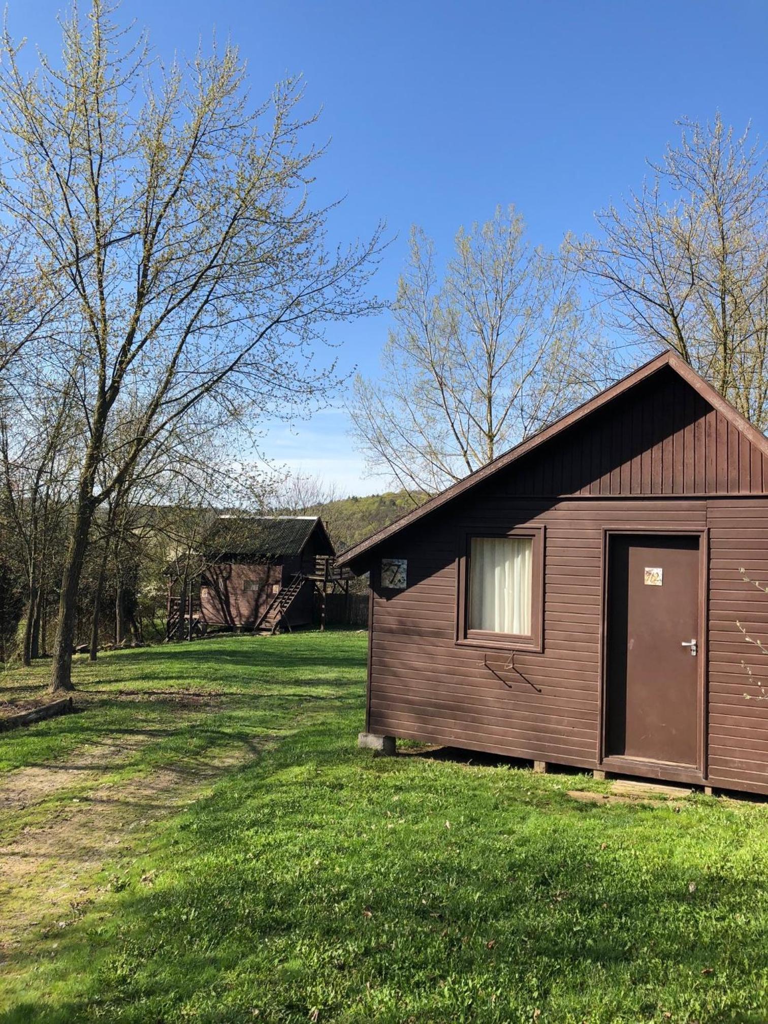 Bungalow (2 Adults) with Shared Bathroom photo 2