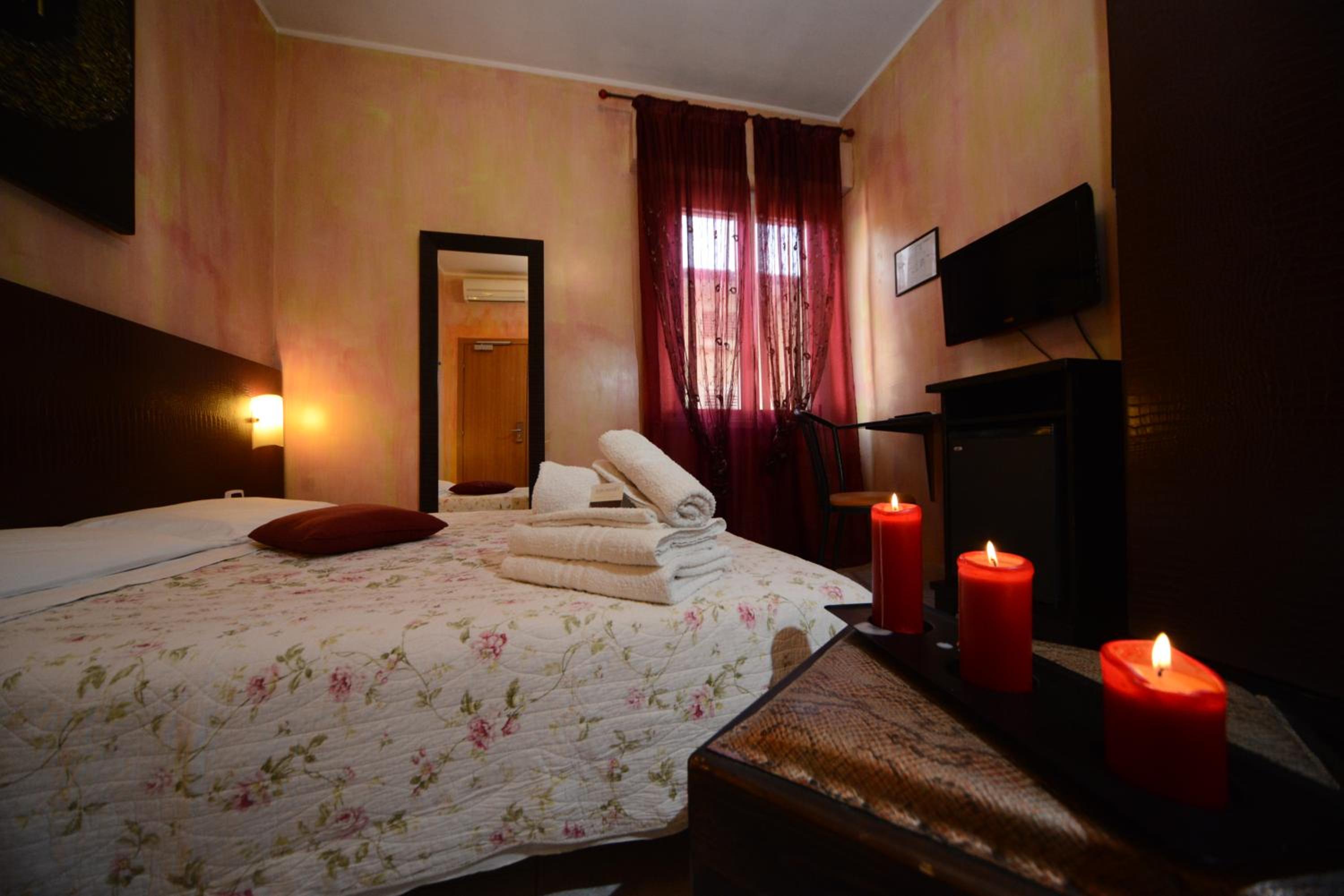 Double Room - Photo 10