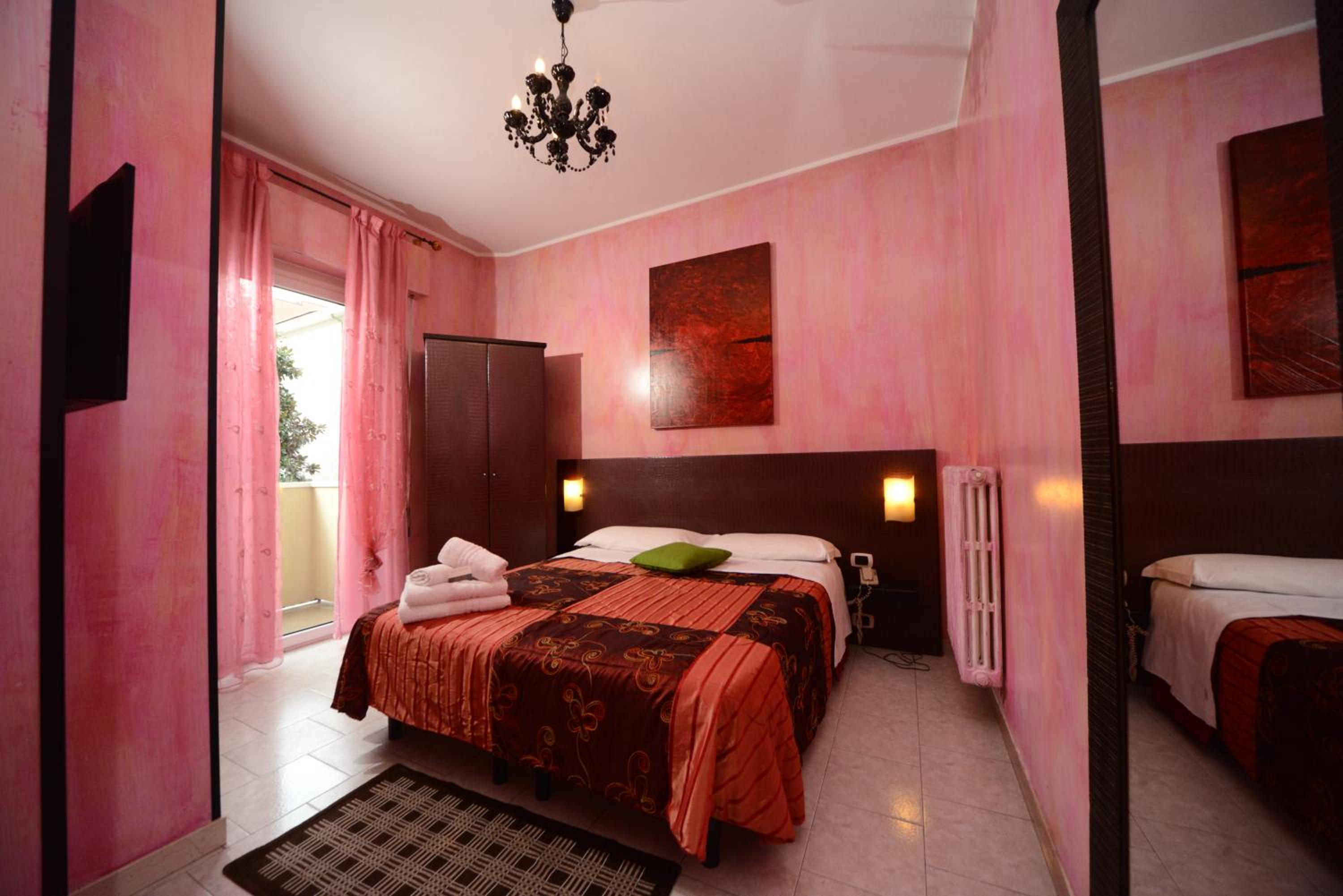 Double Room - Photo 14