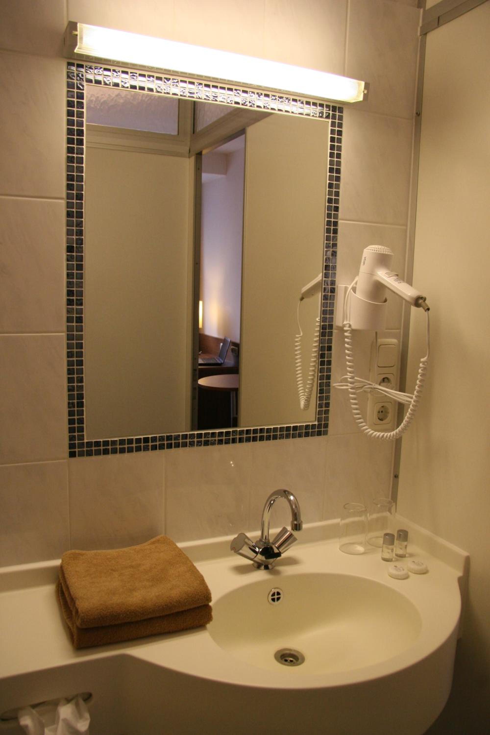 Double Room - Photo 7
