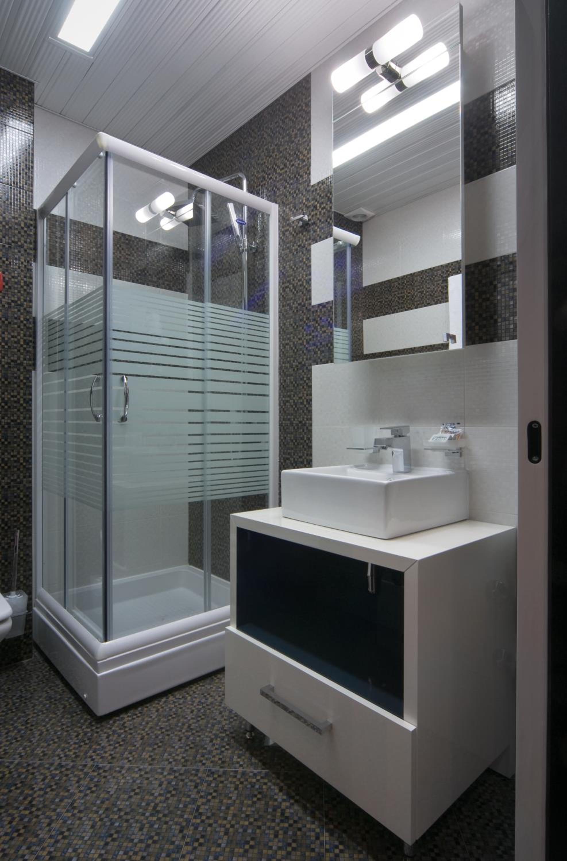 Deluxe Double Room - Photo 12