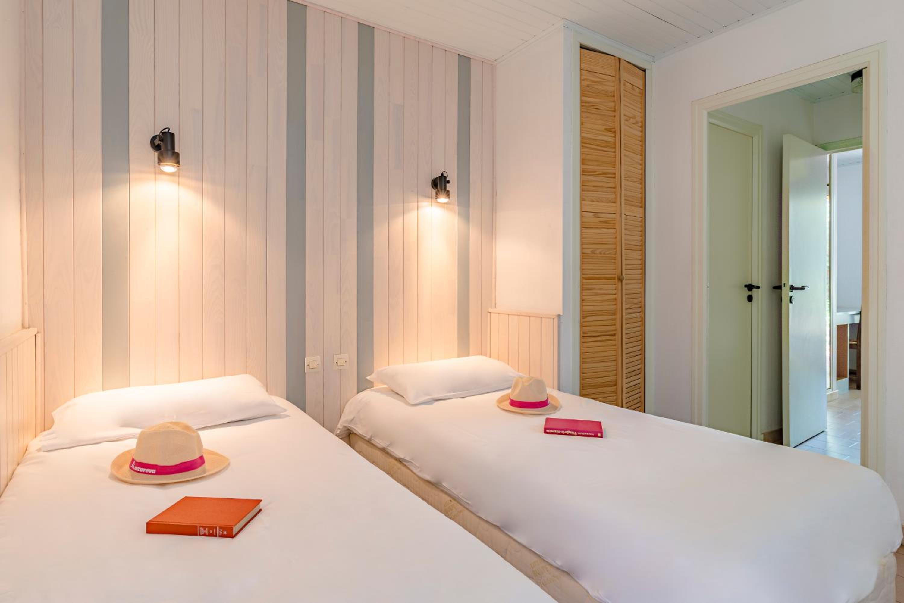 Twin Room - Photo 3