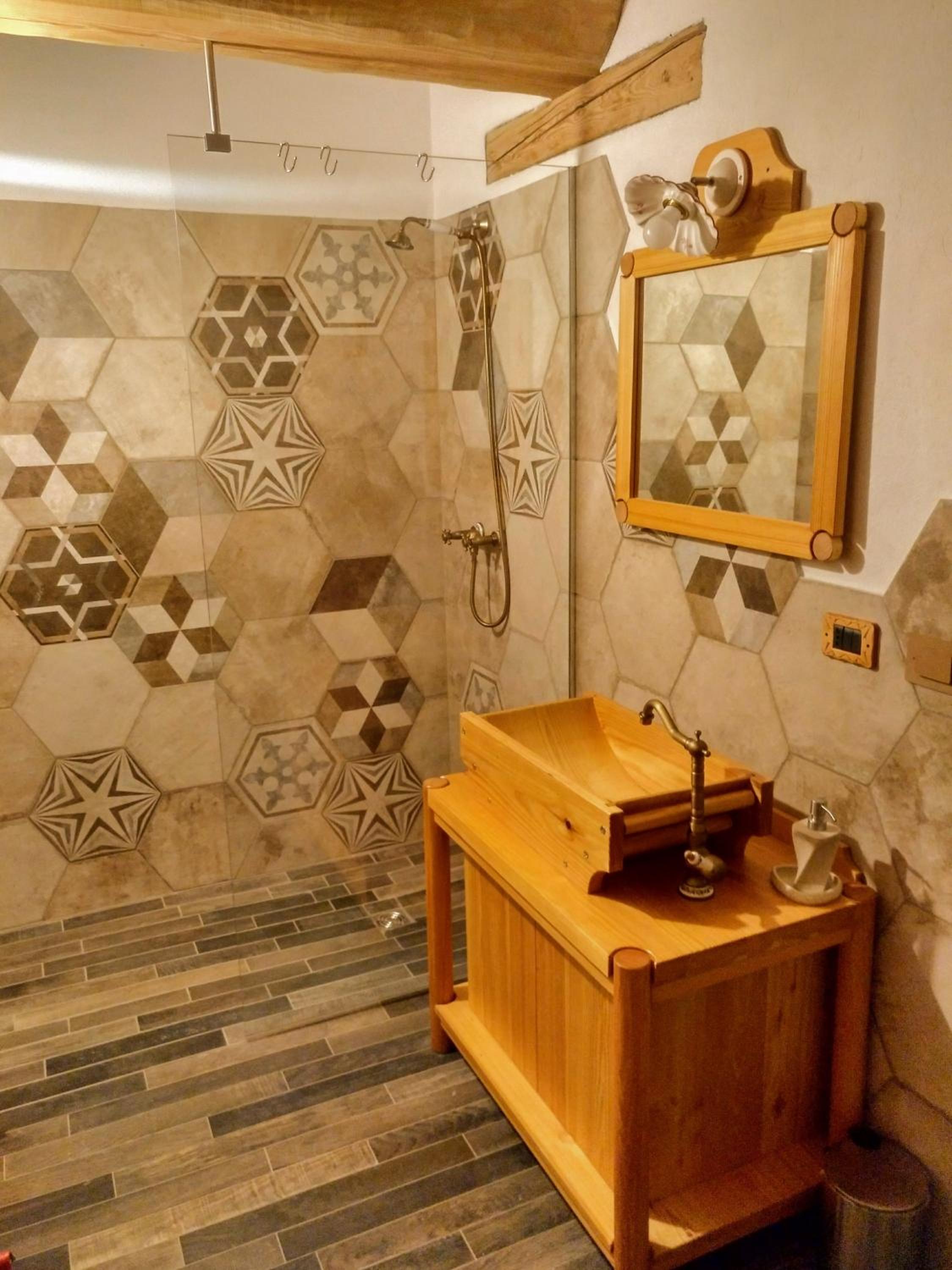 Quadruple Room with Private Bathroom - Photo 6