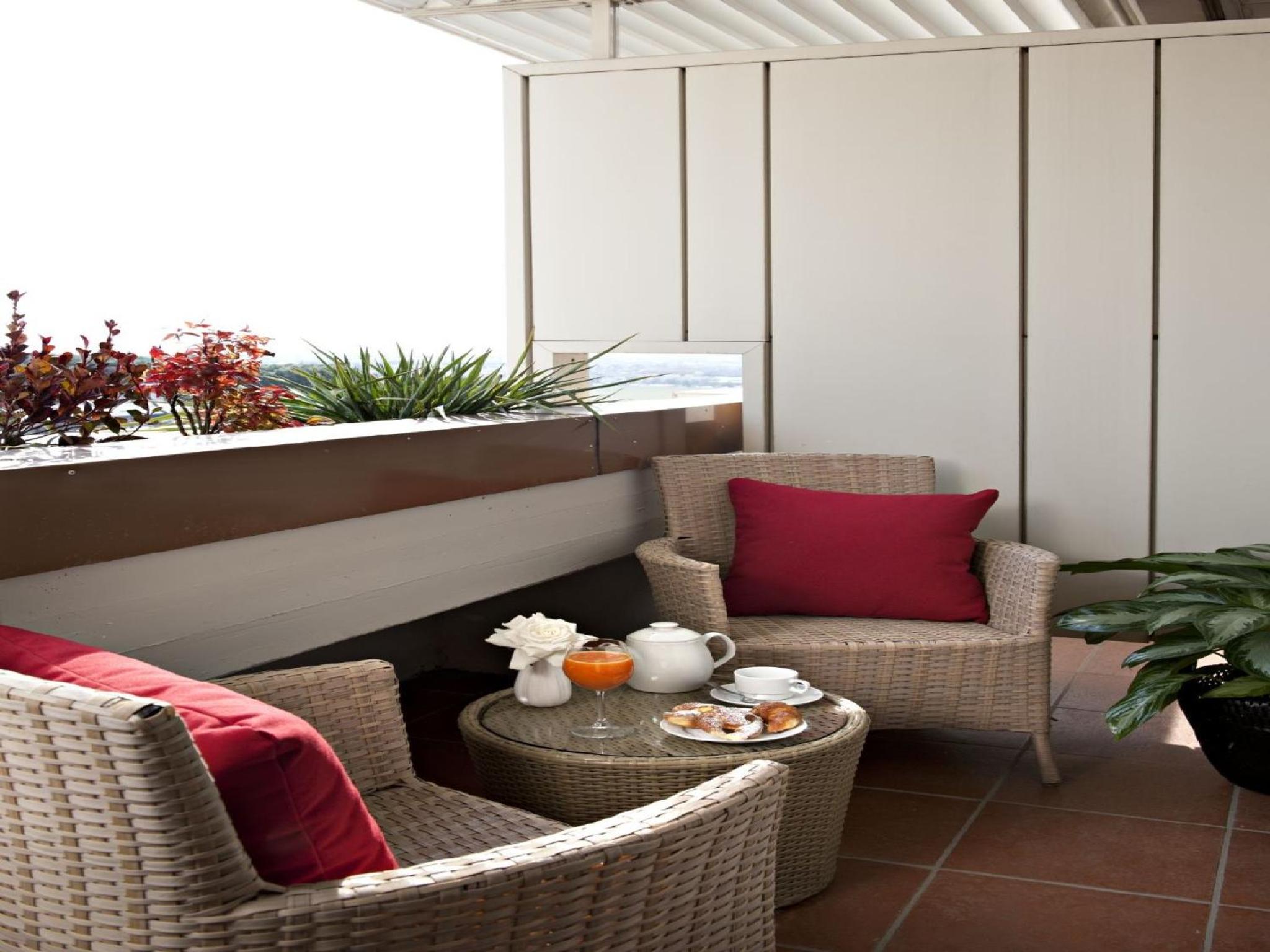 King Suite with Spa Bath - Photo 4