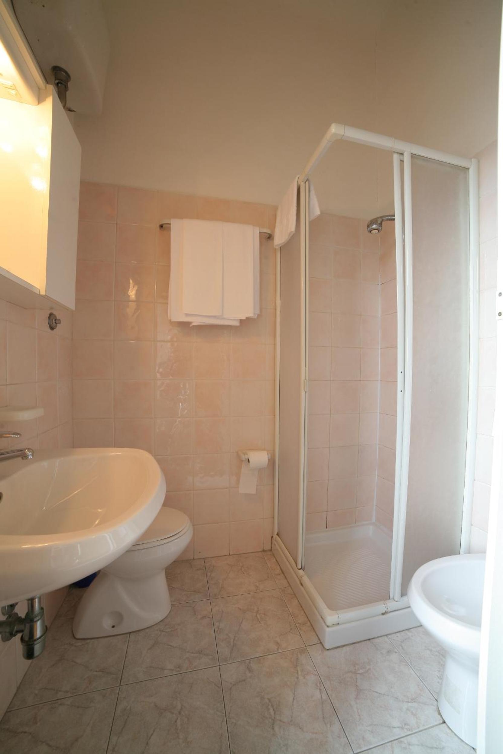 Double or Twin Room - Photo 2