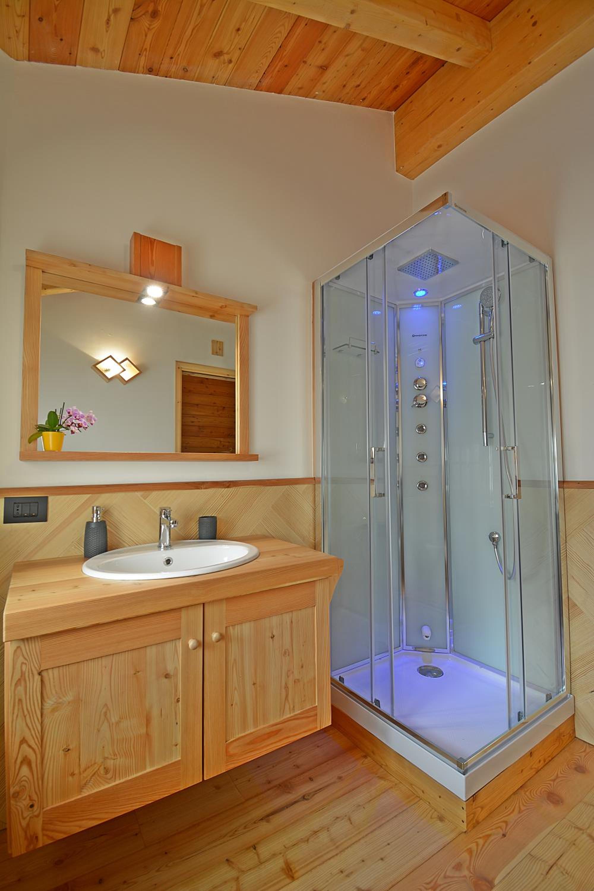 Double or Twin Room with Balcony and Private External Bathroom - Photo 15