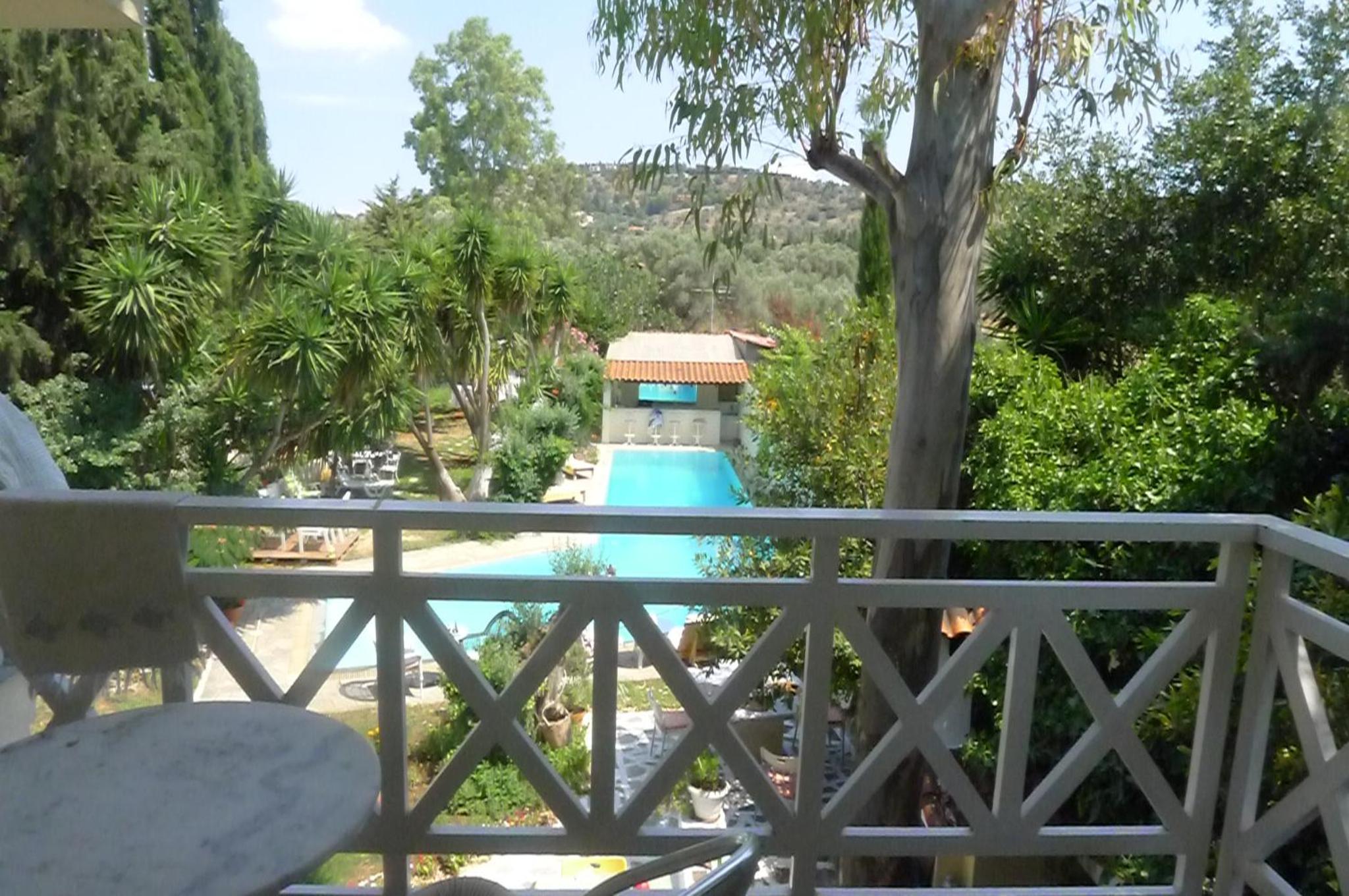 Double Room with Pool View - Photo 4