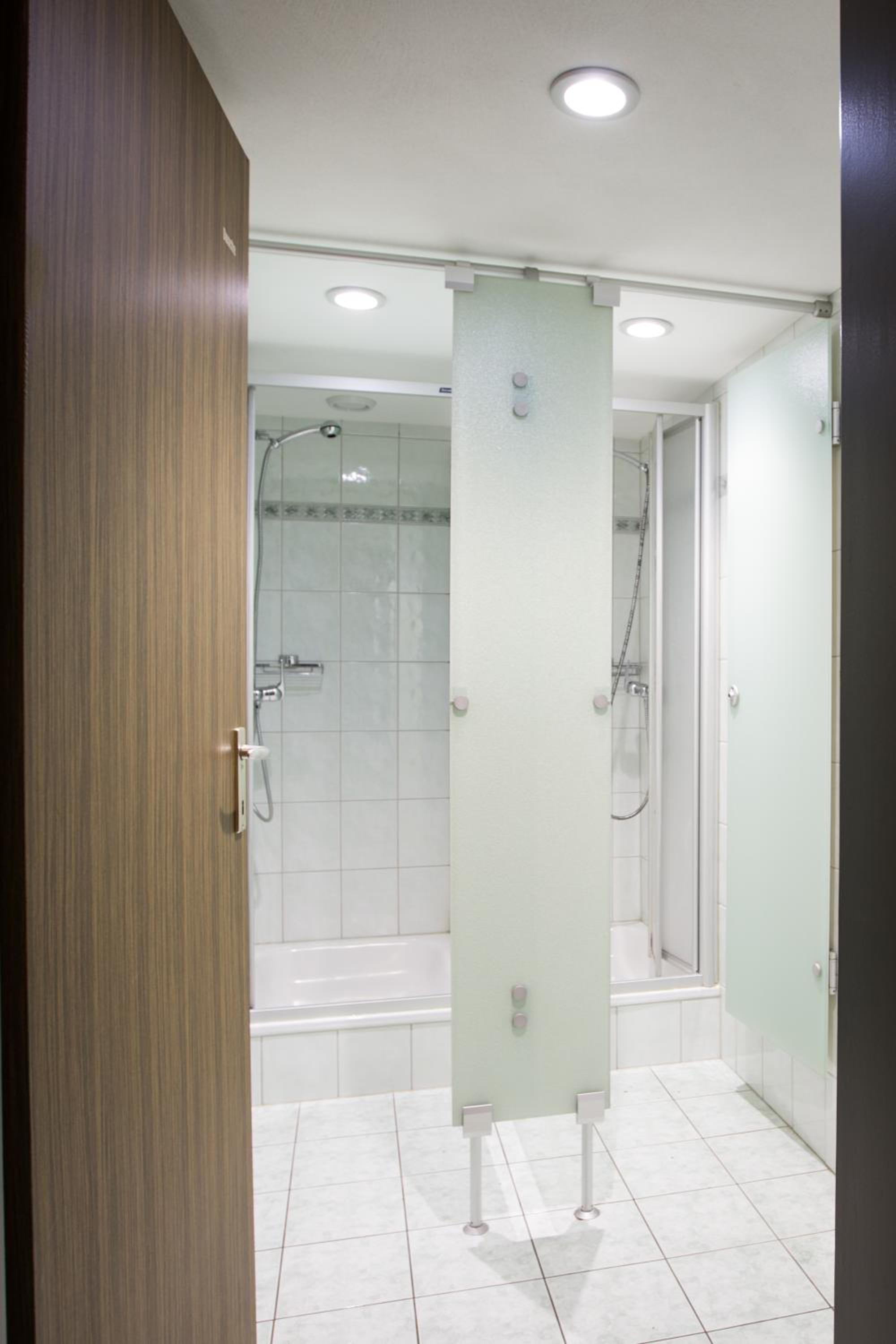 Quadruple Room with Shared Bathroom photo 2