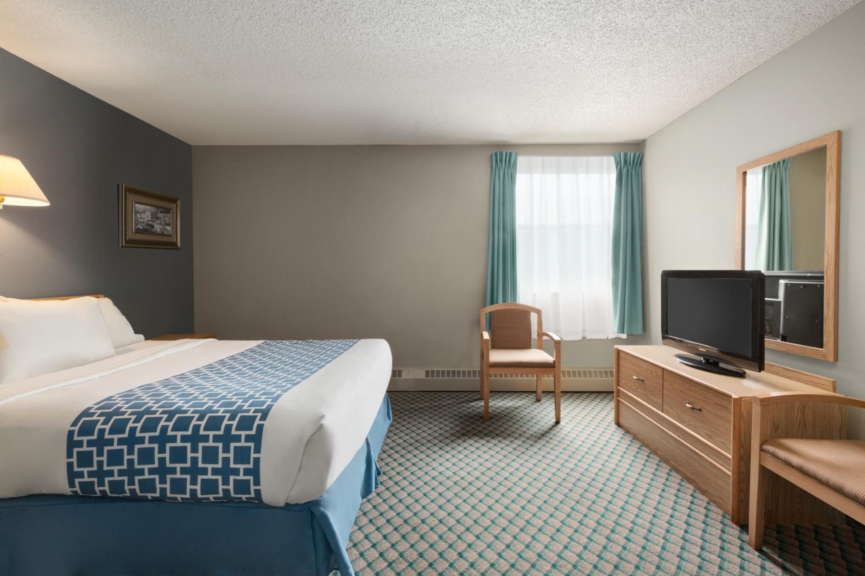 Deluxe Queen Room - Photo 1