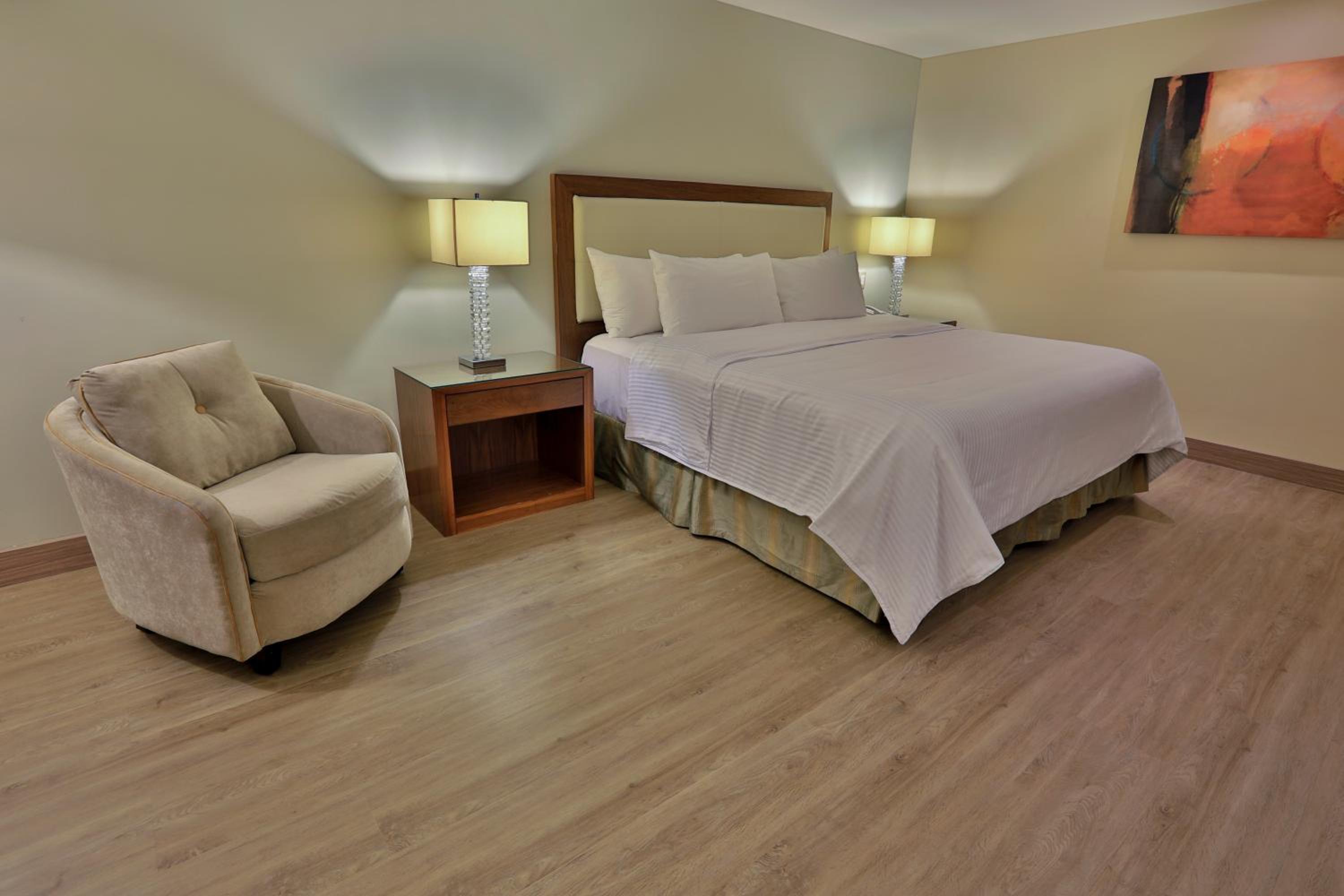 Standard Suite King Bed - Photo 2