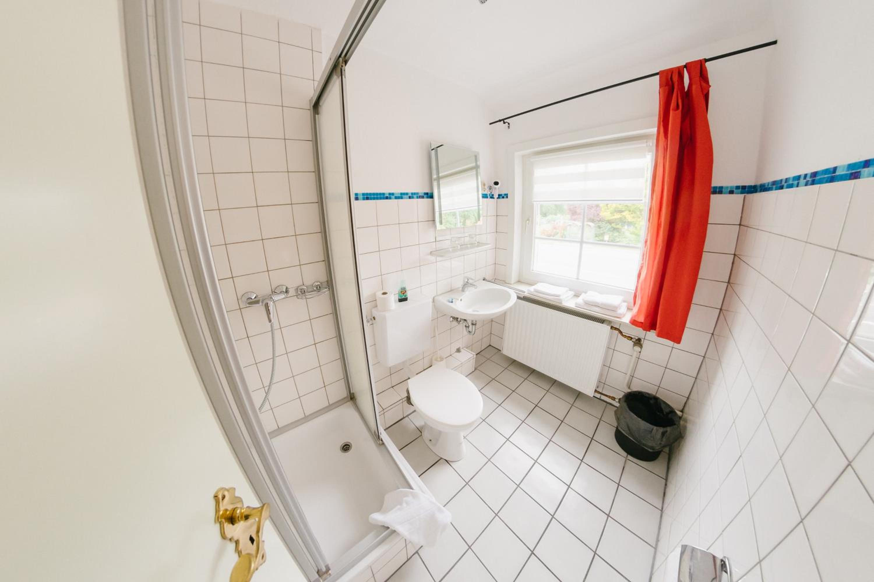 Twin Room with Shower