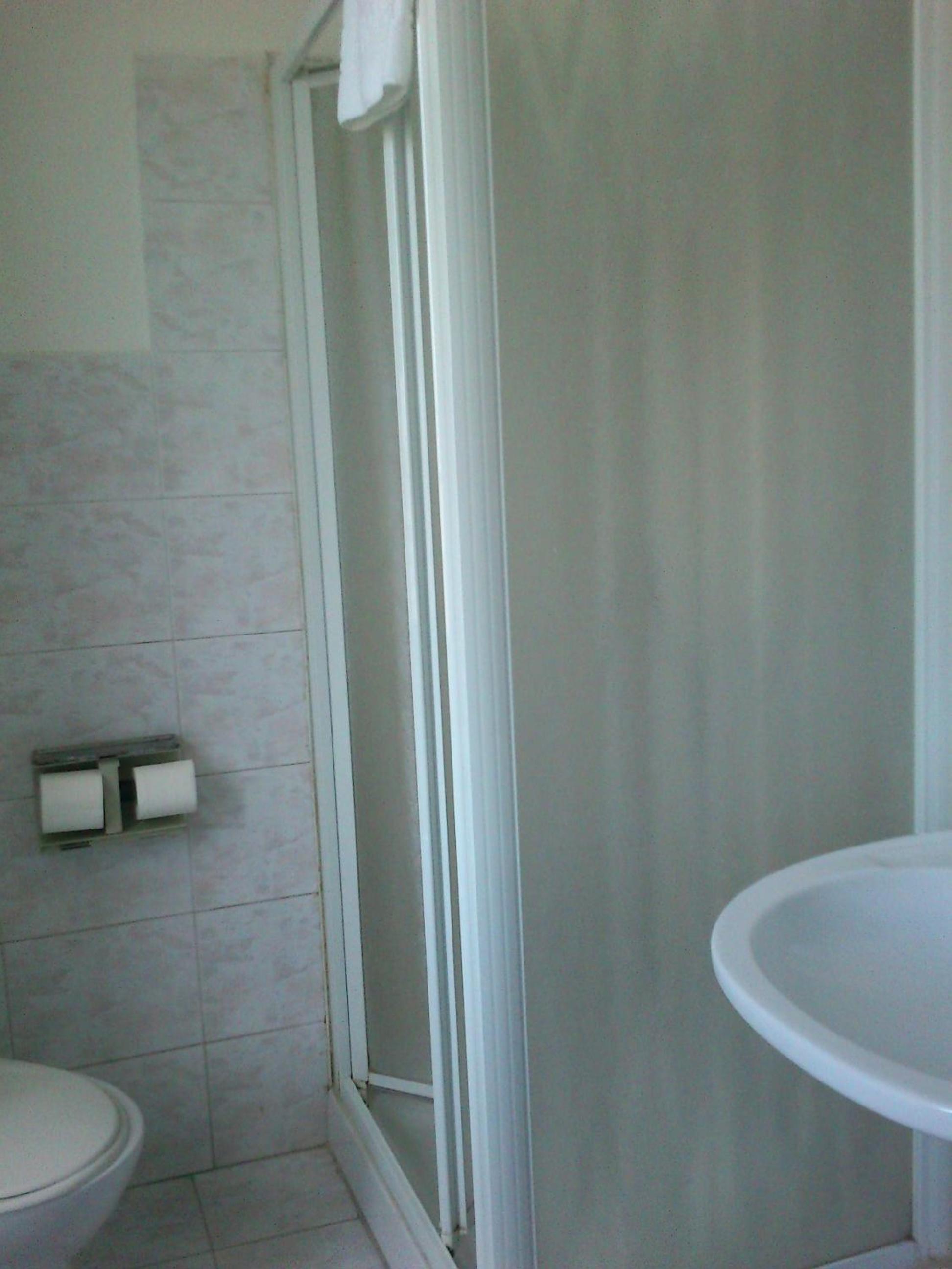 Double or Twin Room - Photo 4