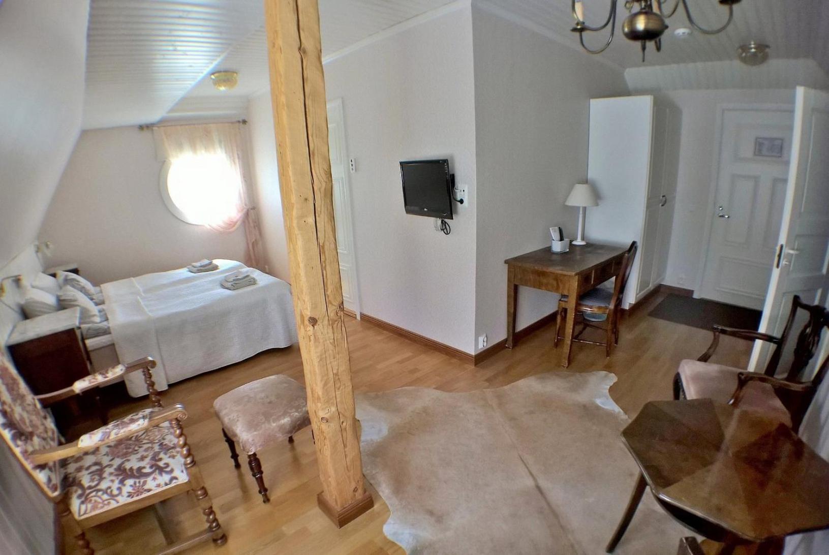 Double or Twin Room photo 2