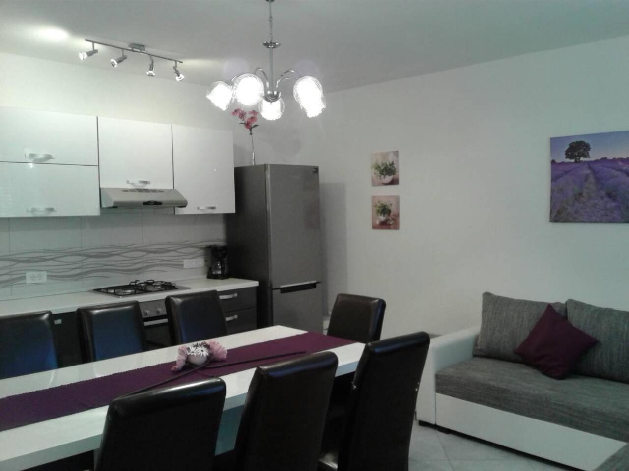 Three-Bedroom Apartment photo 2