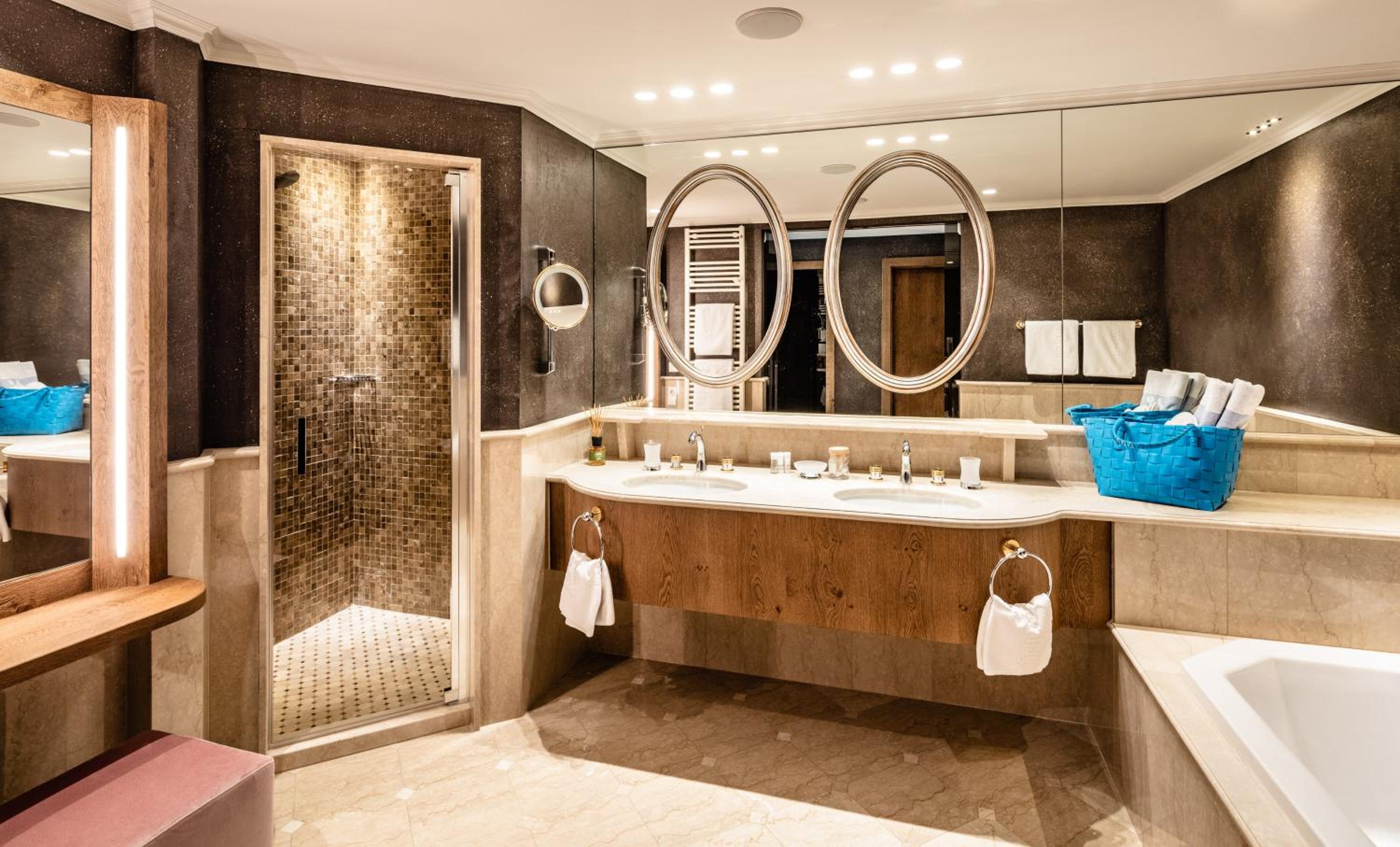 Deluxe Suite photo 2
