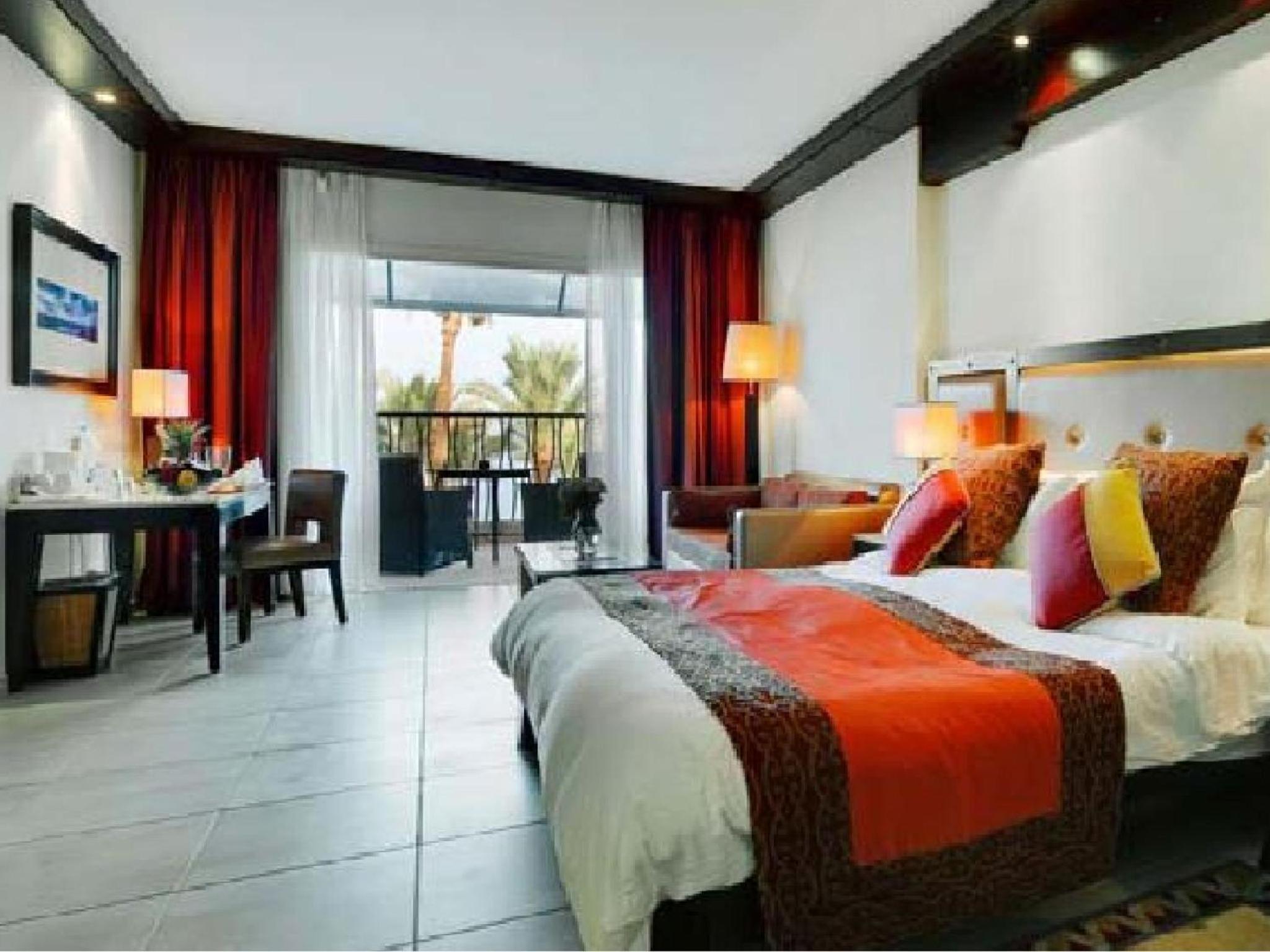 Club Rotana Sea View Suite - Photo 8