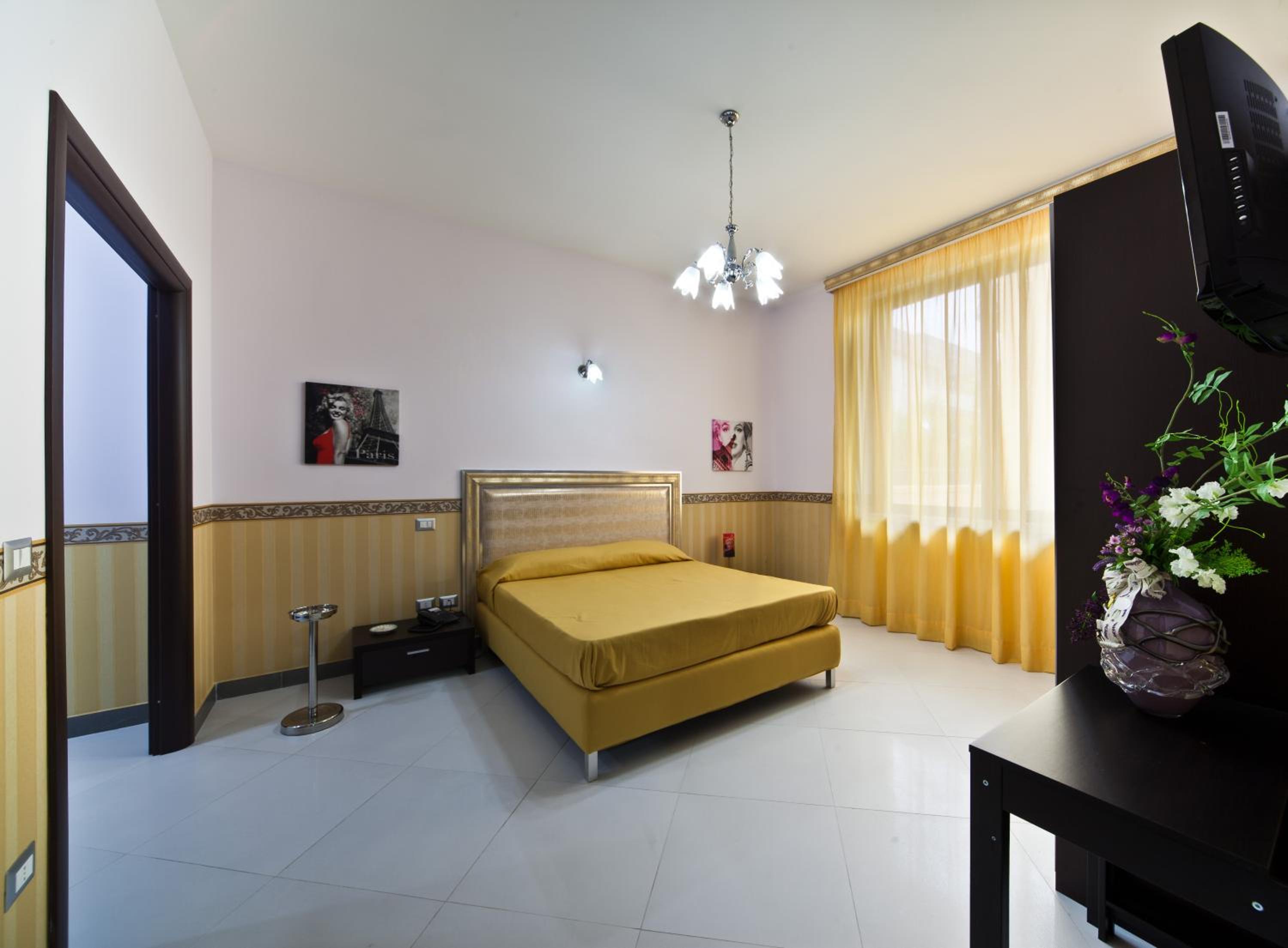 Double Room - Photo 2