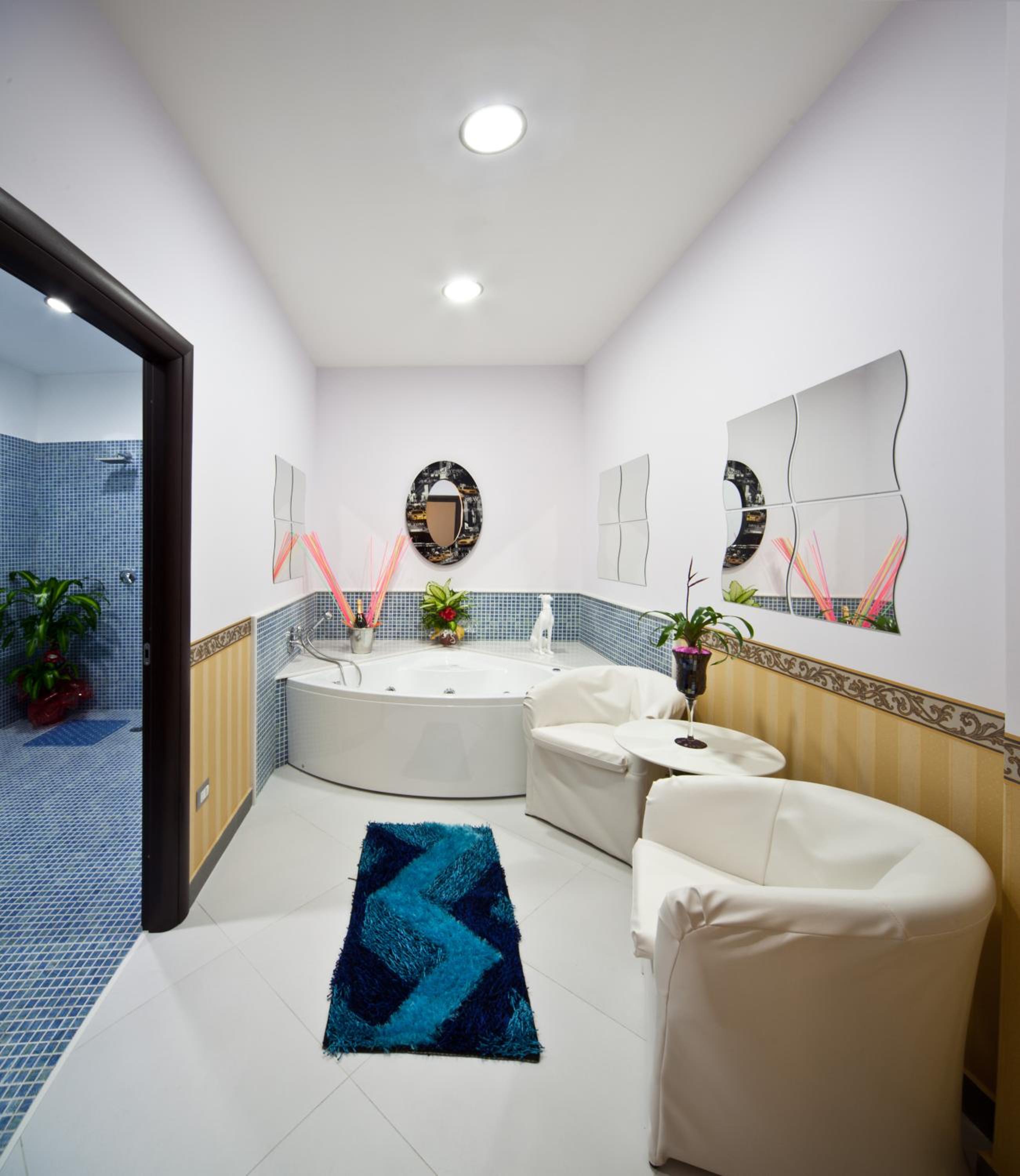 Suite with Spa Bath - Photo 2