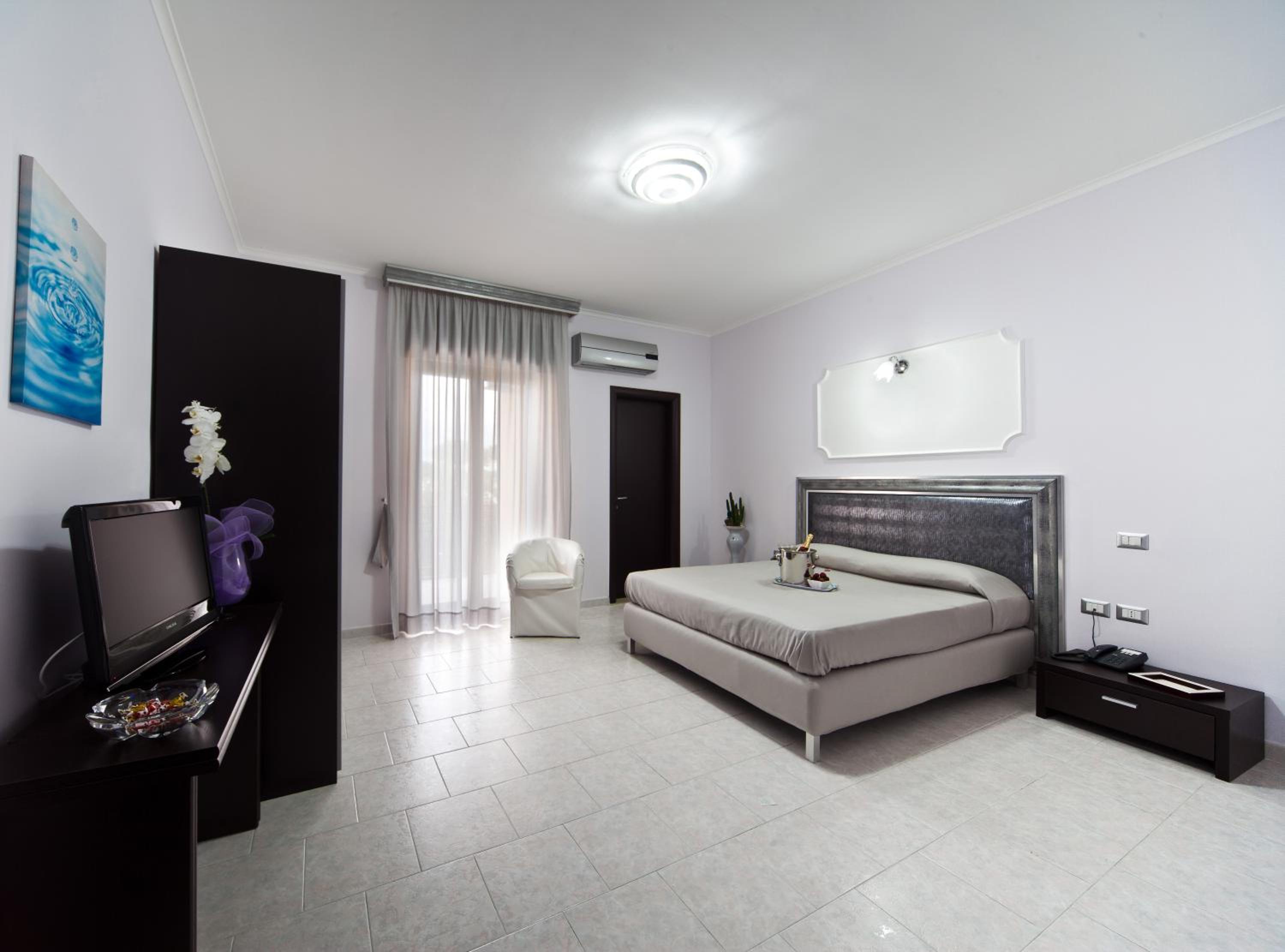 Double Room - Photo 3
