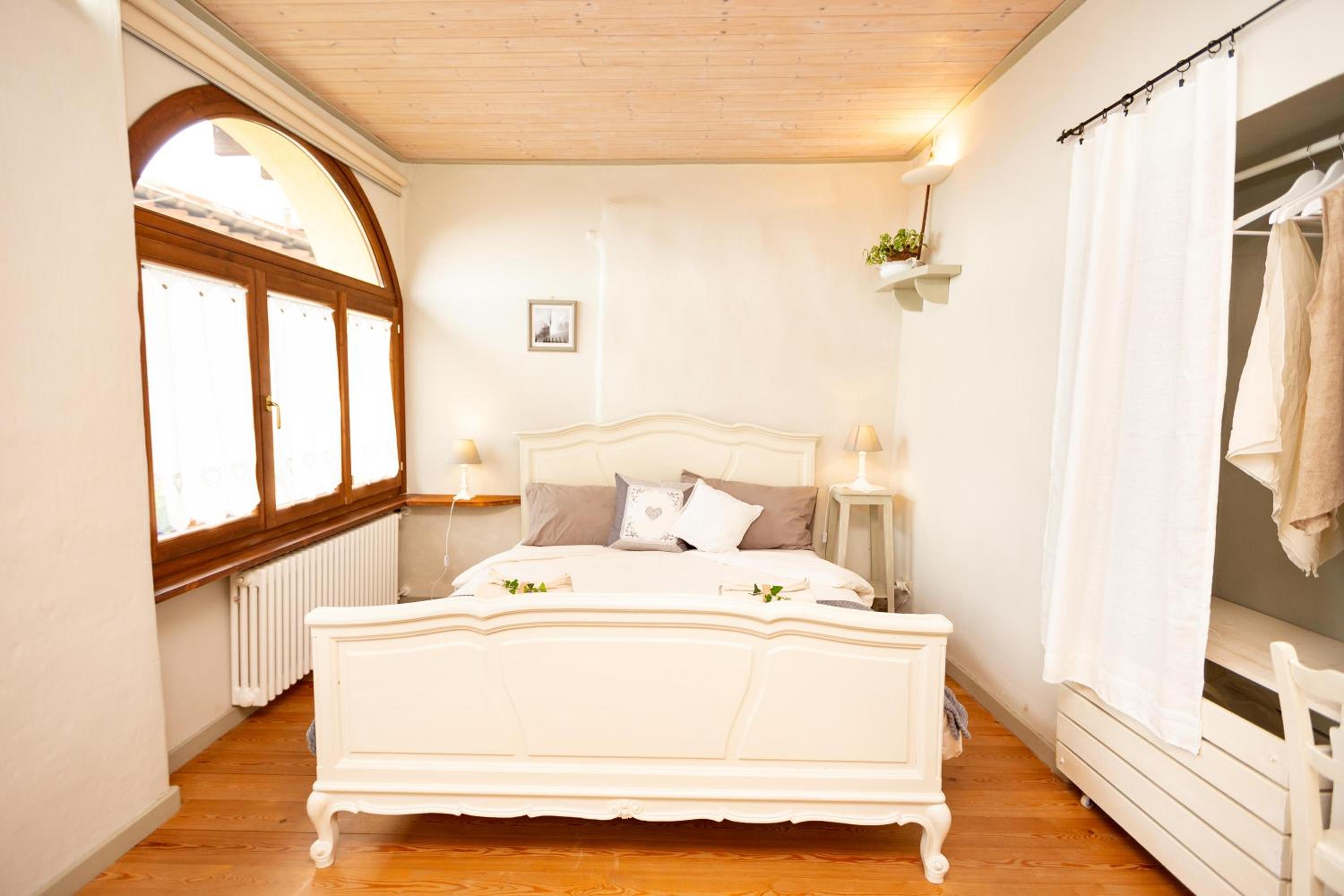 Deluxe Double Room with Extra Bed - Photo 1