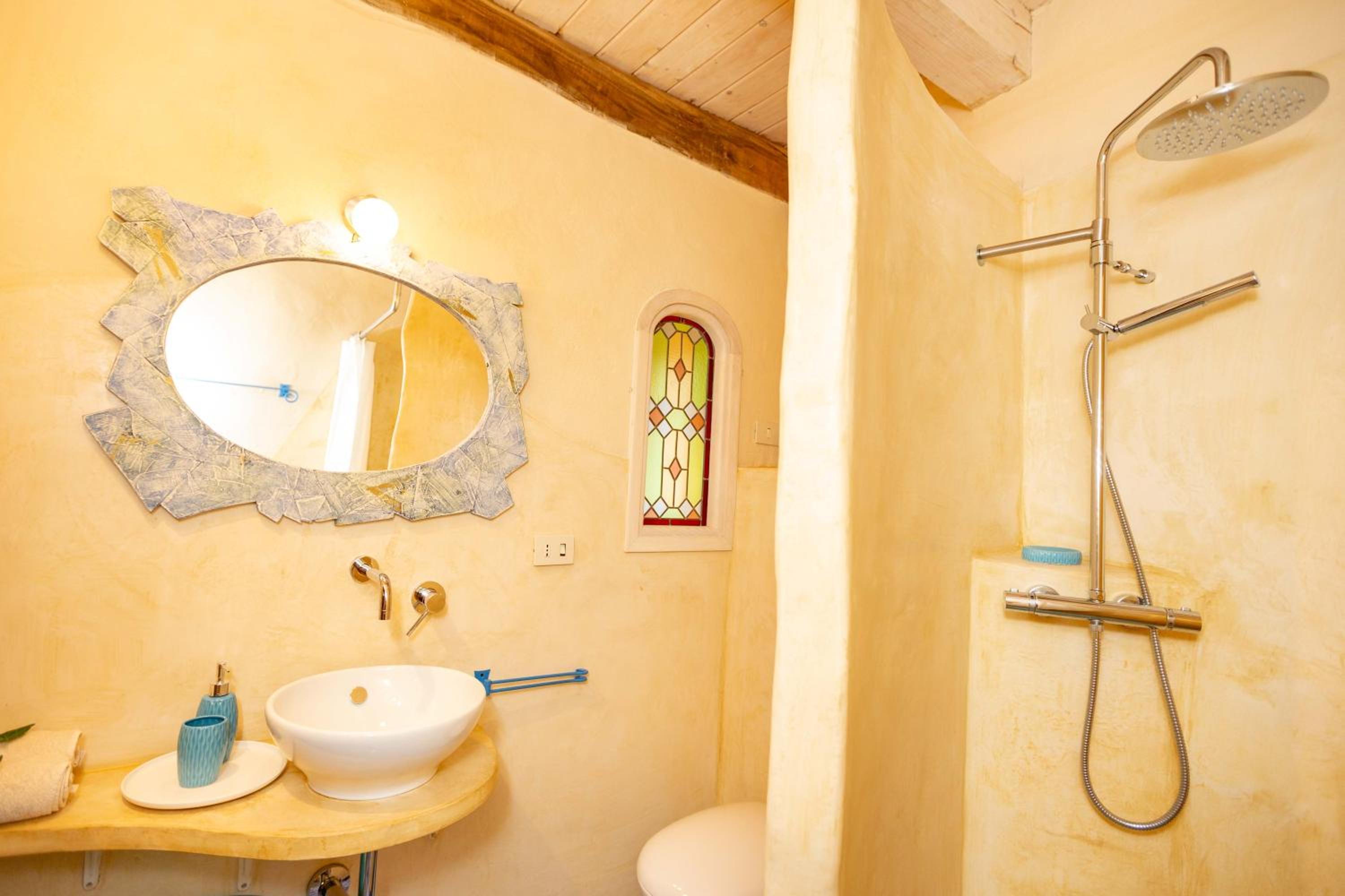 Family Room with Private Bathroom - Photo 3