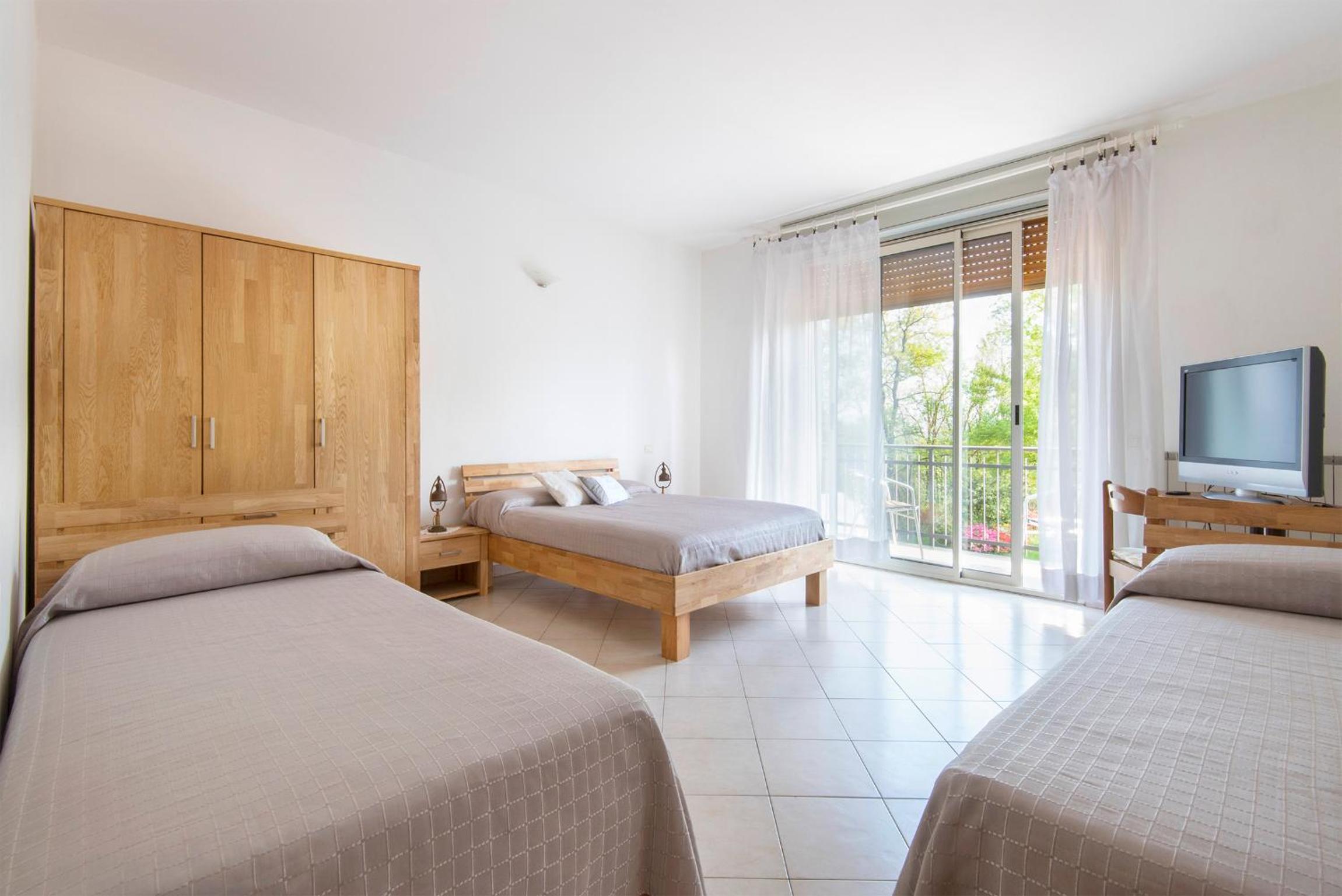 Quadruple Room with Balcony photo 1