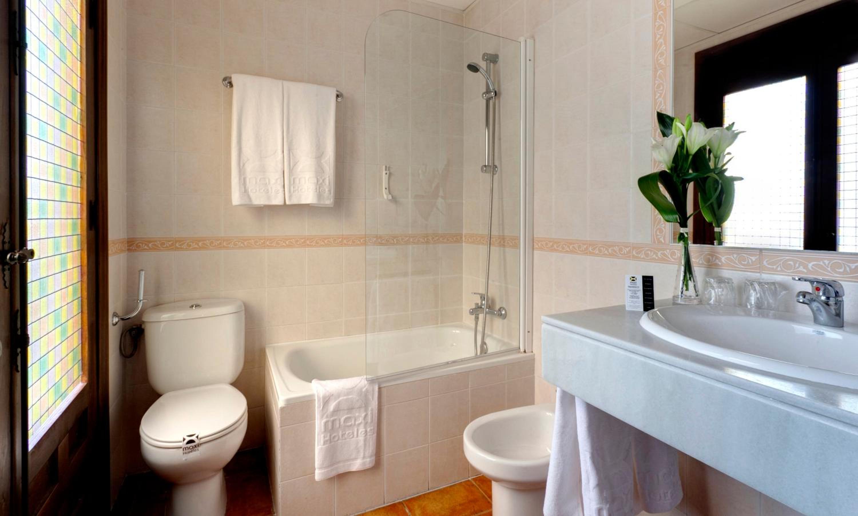Twin Room - Photo 8