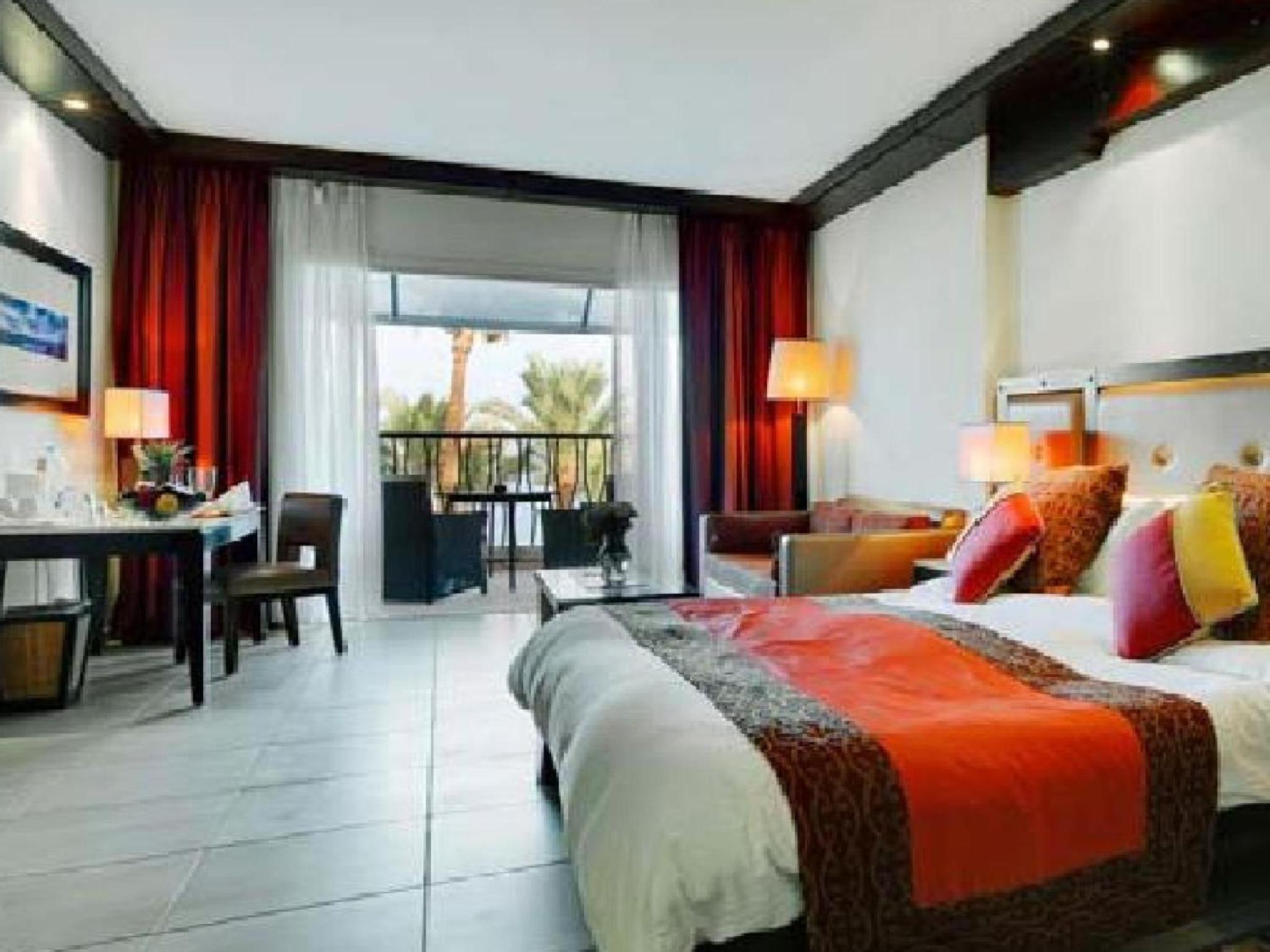 Club Rotana Sea View Suite - Photo 3