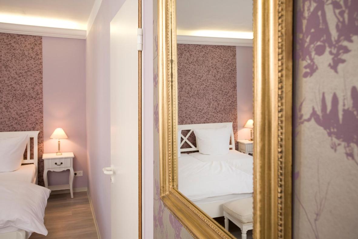 Premium Double Room - Photo 11