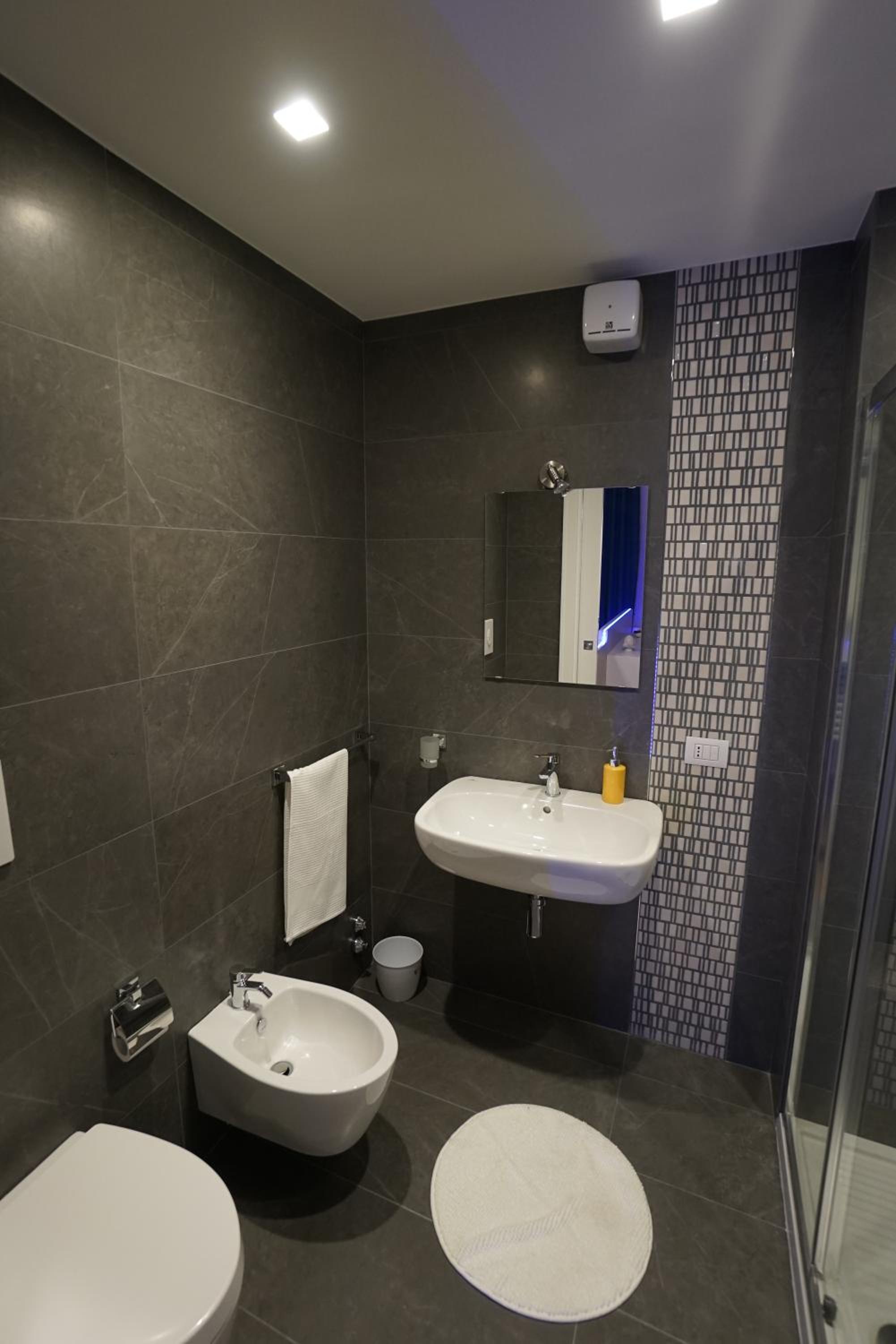 Standard Double Suite - Photo 4
