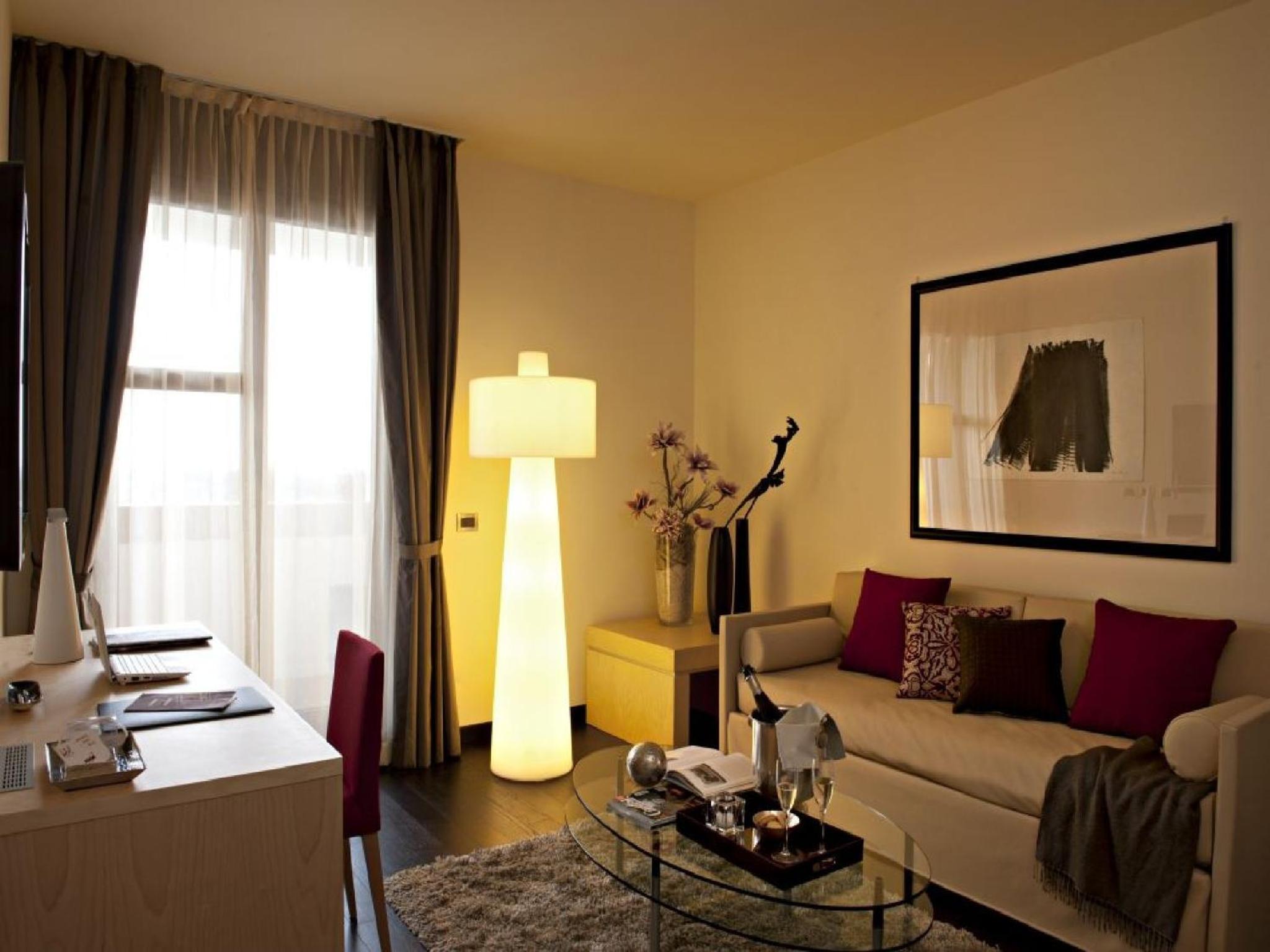 King Suite with Spa Bath - Photo 7