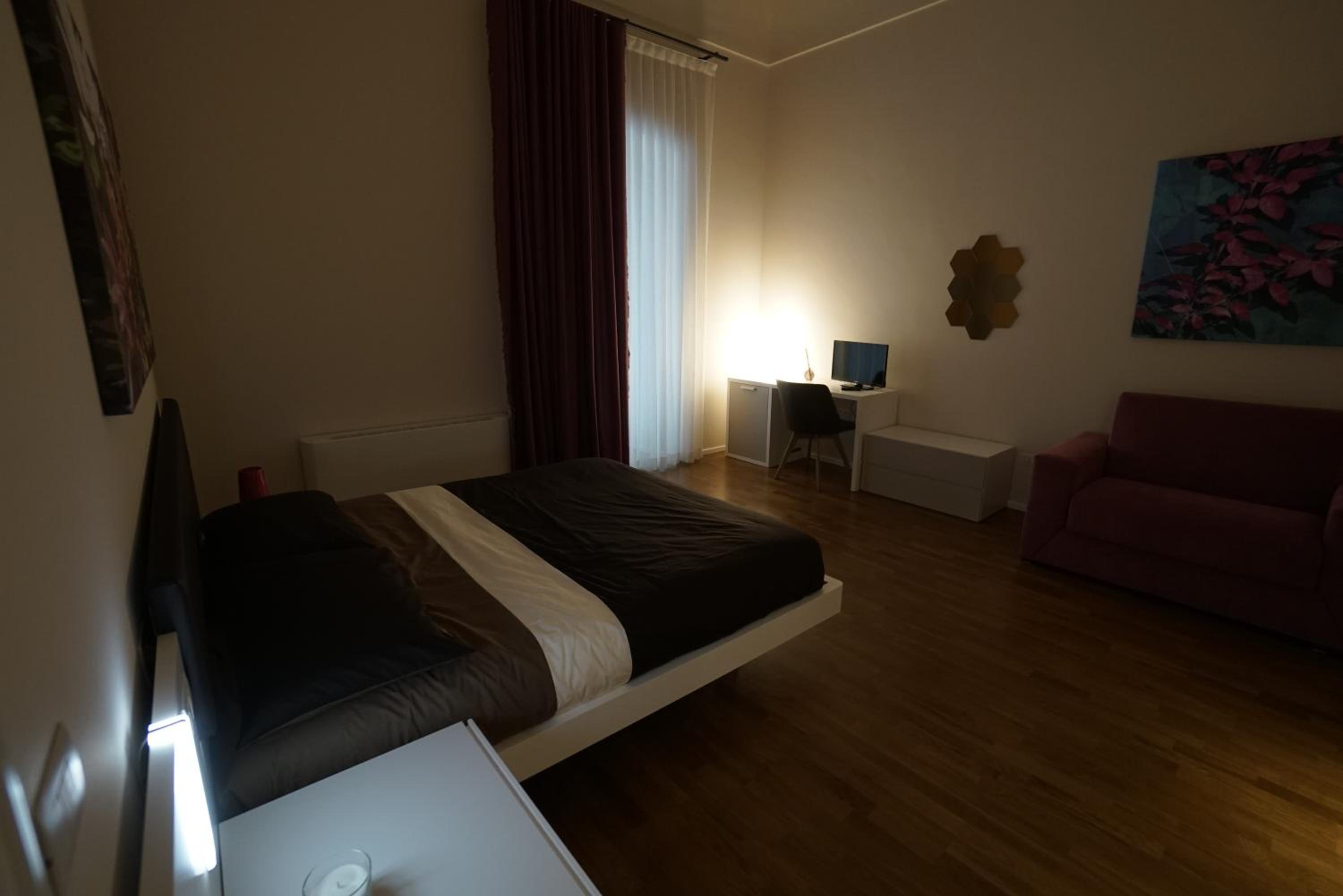 Large Double Room - Photo 2