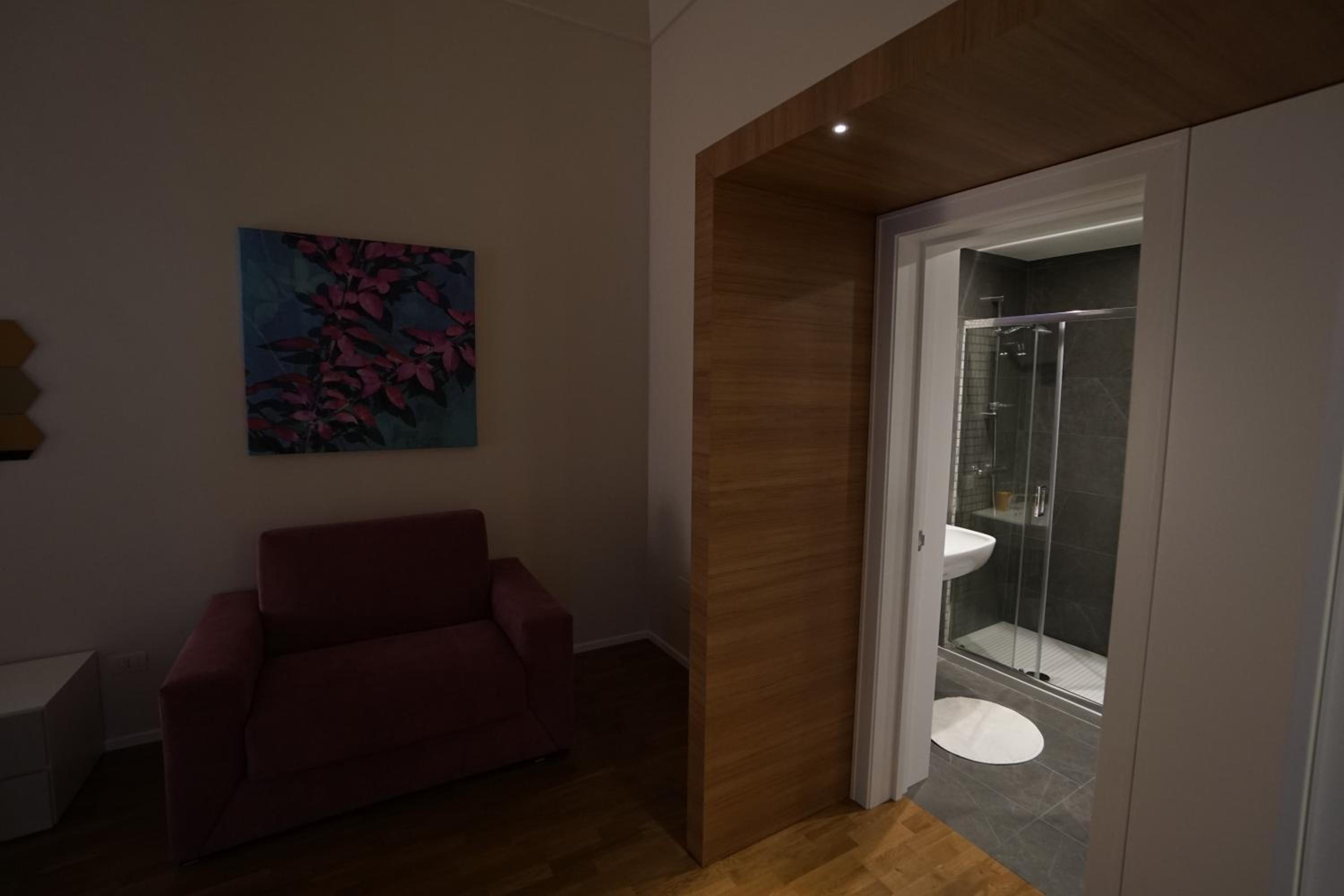 Large Double Room - Photo 1