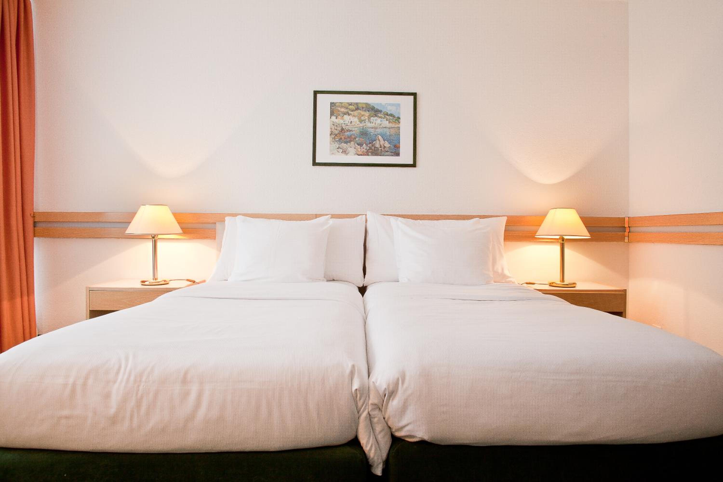 Double or Twin Room with Kitchenette - Photo 6