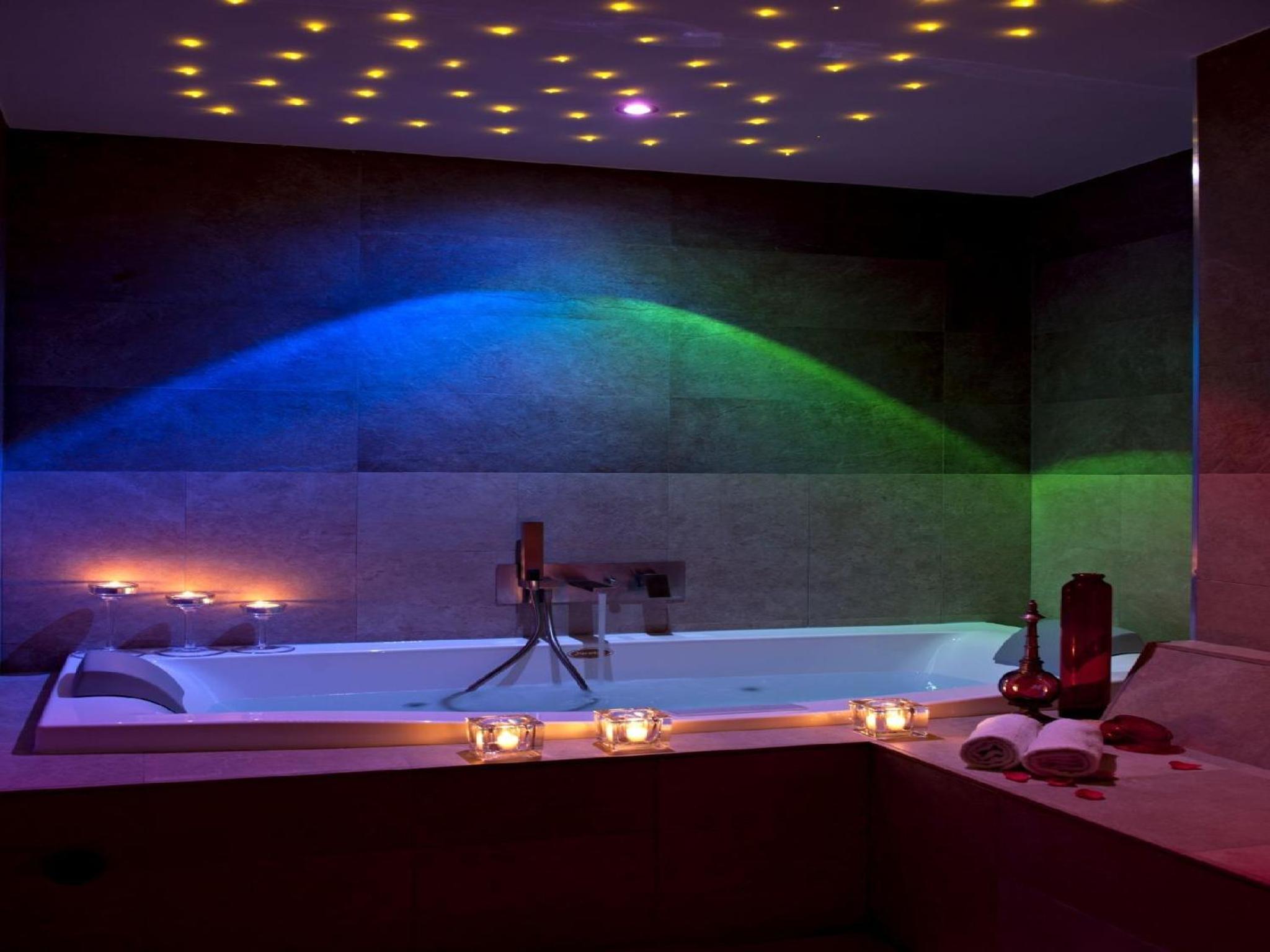 King Suite with Spa Bath - Photo 2
