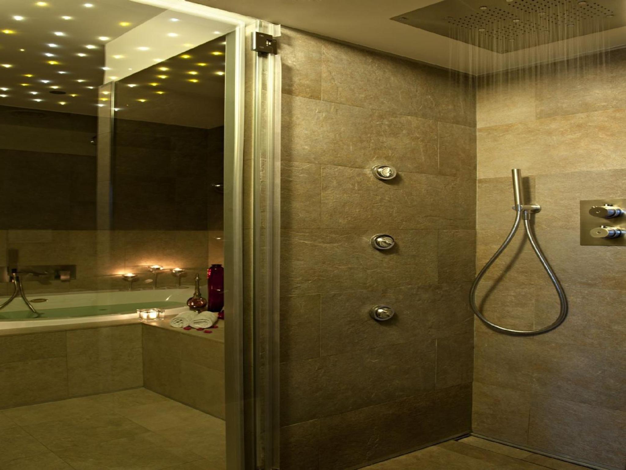 King Suite with Spa Bath - Photo 6