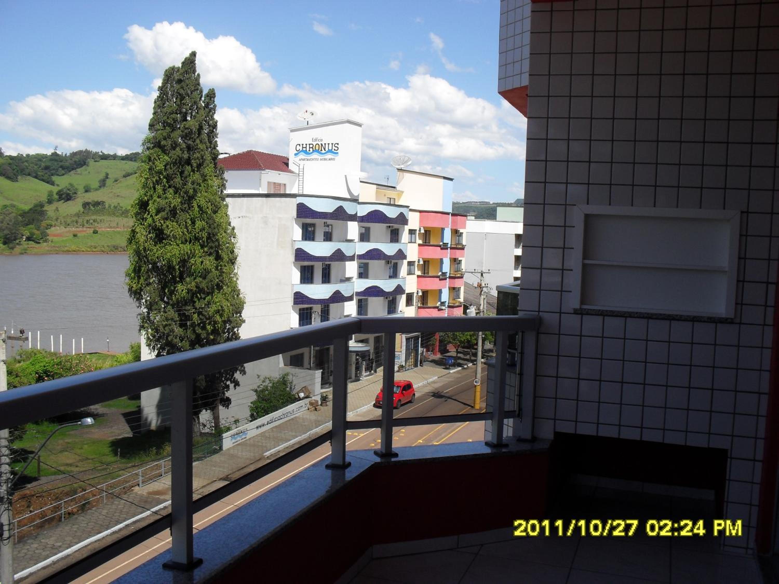 Apartment with Balcony - Photo 5