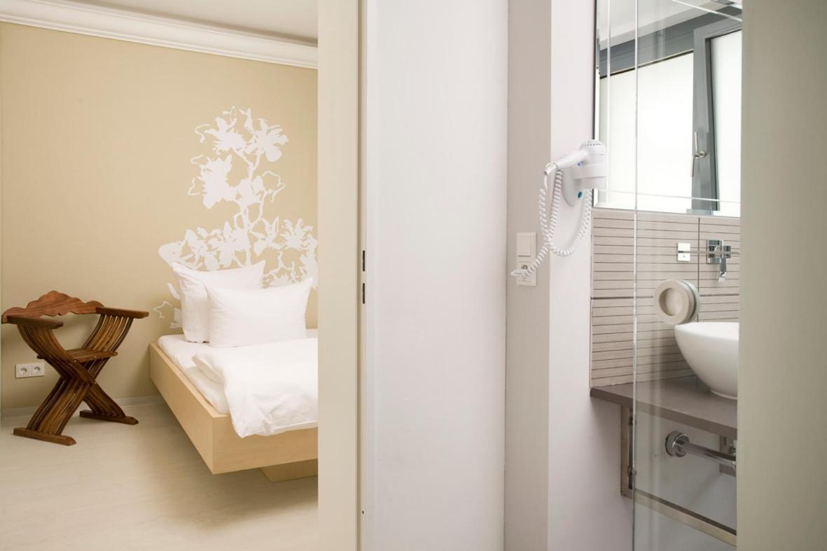 Double Room - Photo 12