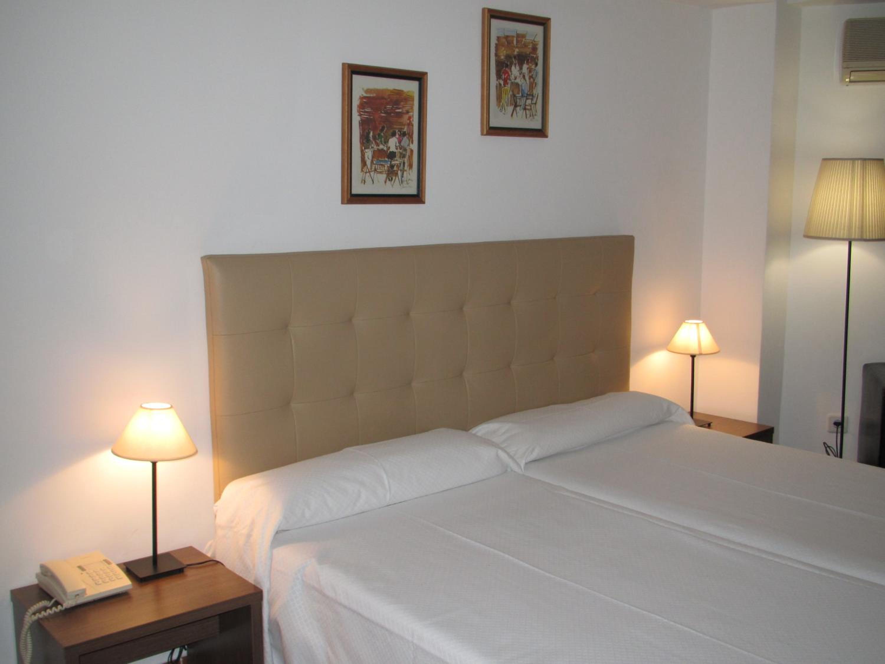 Double or Twin Room with Terrace - Photo 14