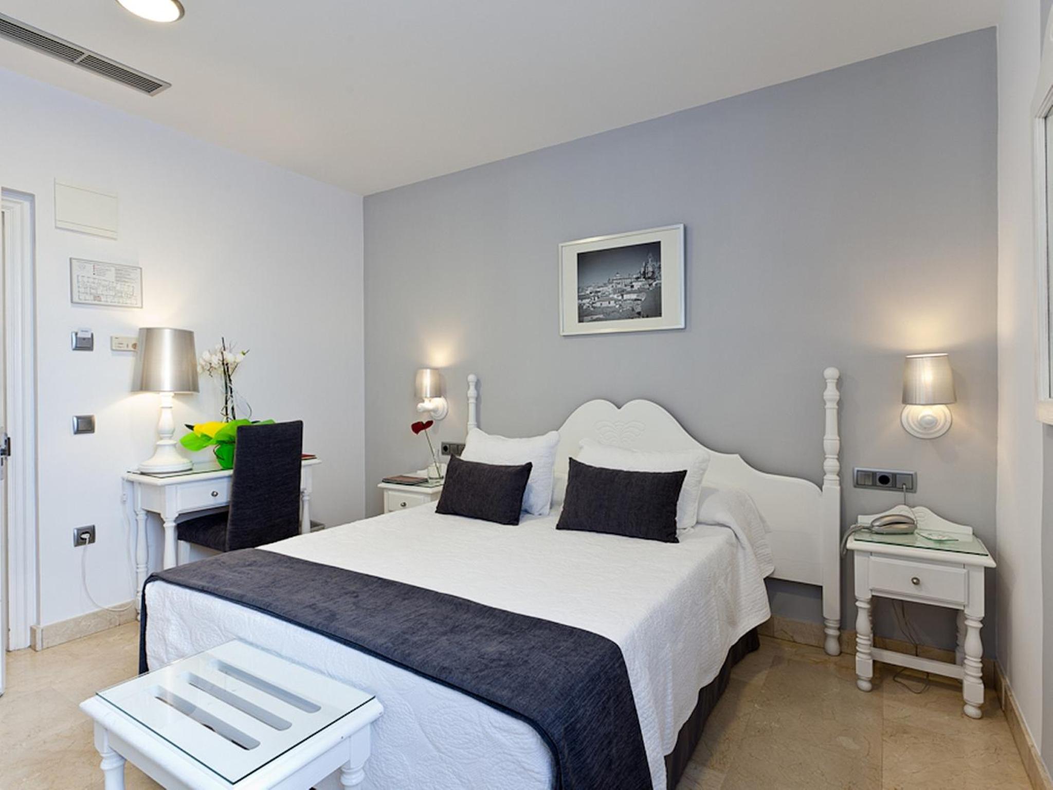 Double Room ( 1 double bed) - Photo 4