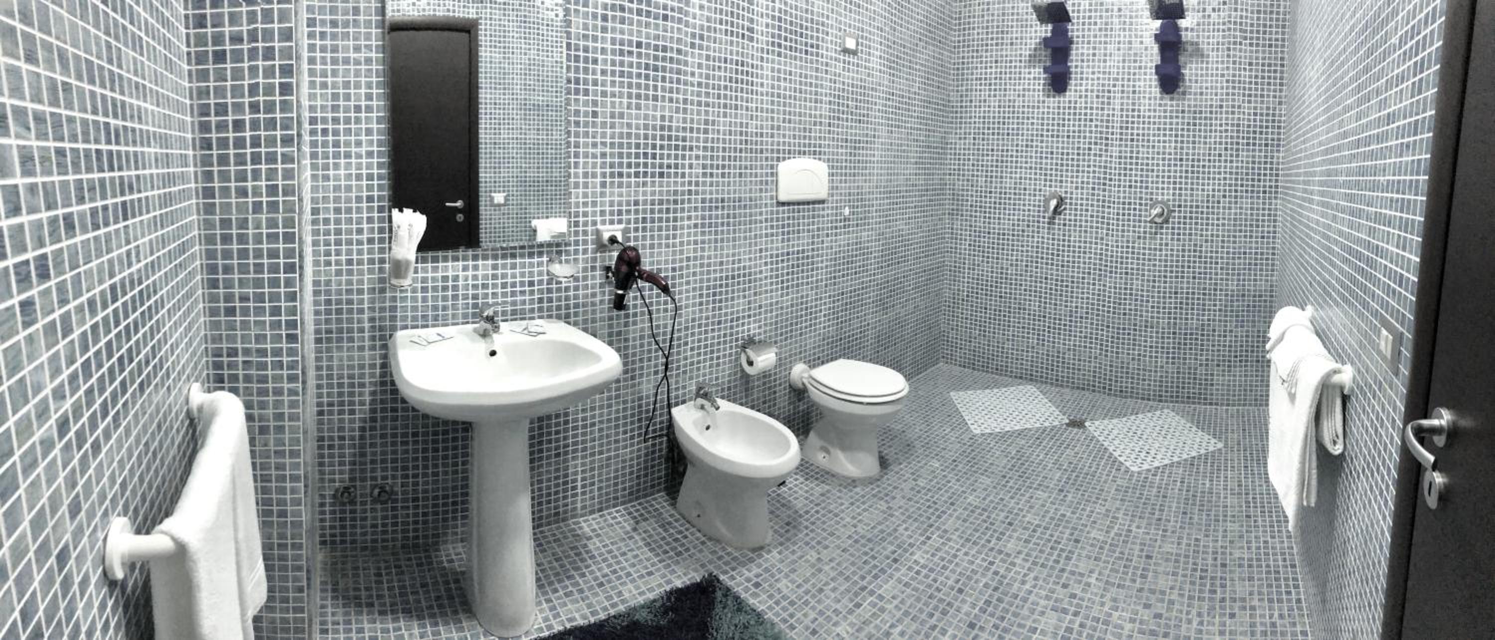 Suite with Spa Bath - Photo 4