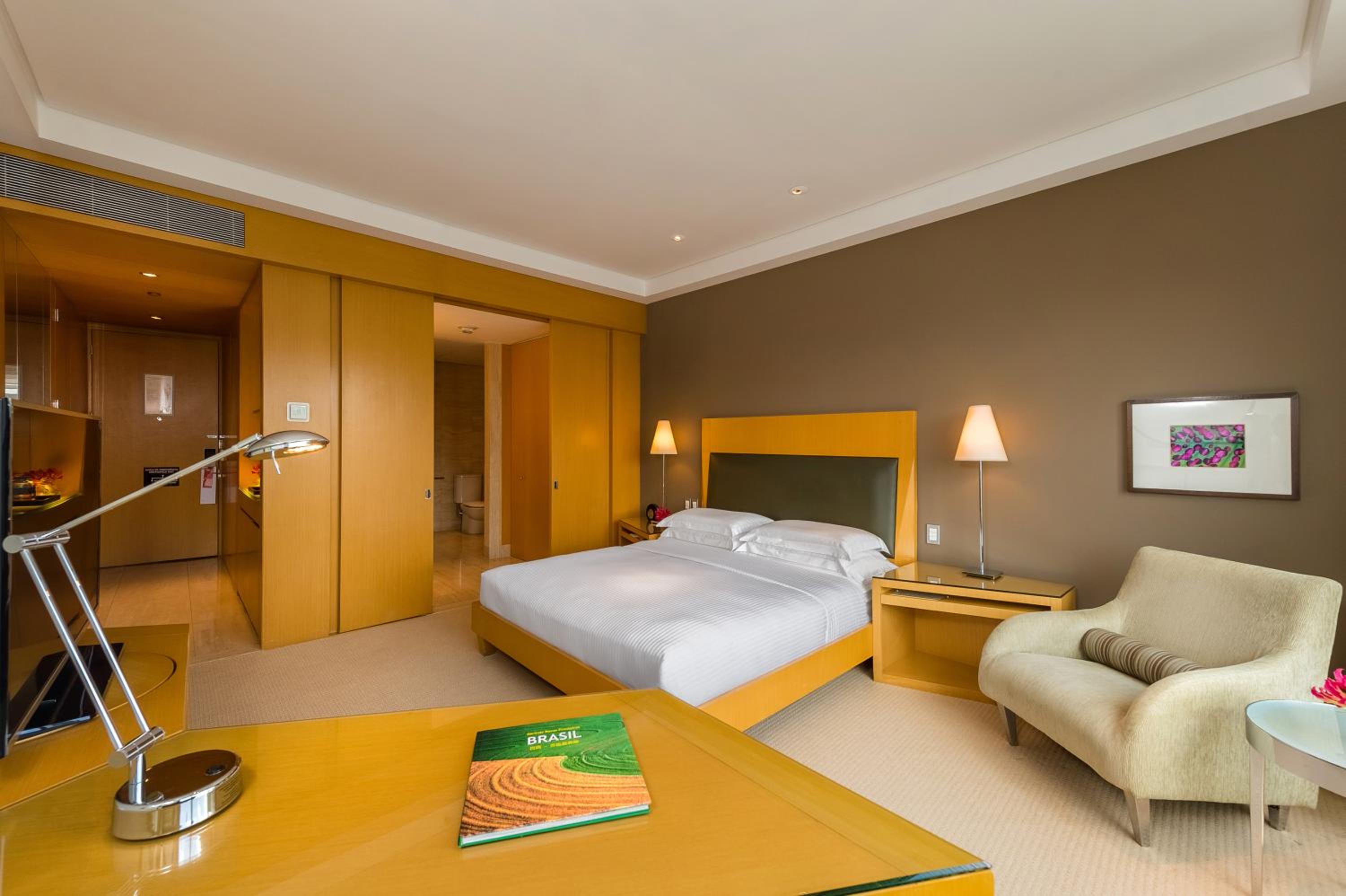 King Room - Club Access - Photo 8