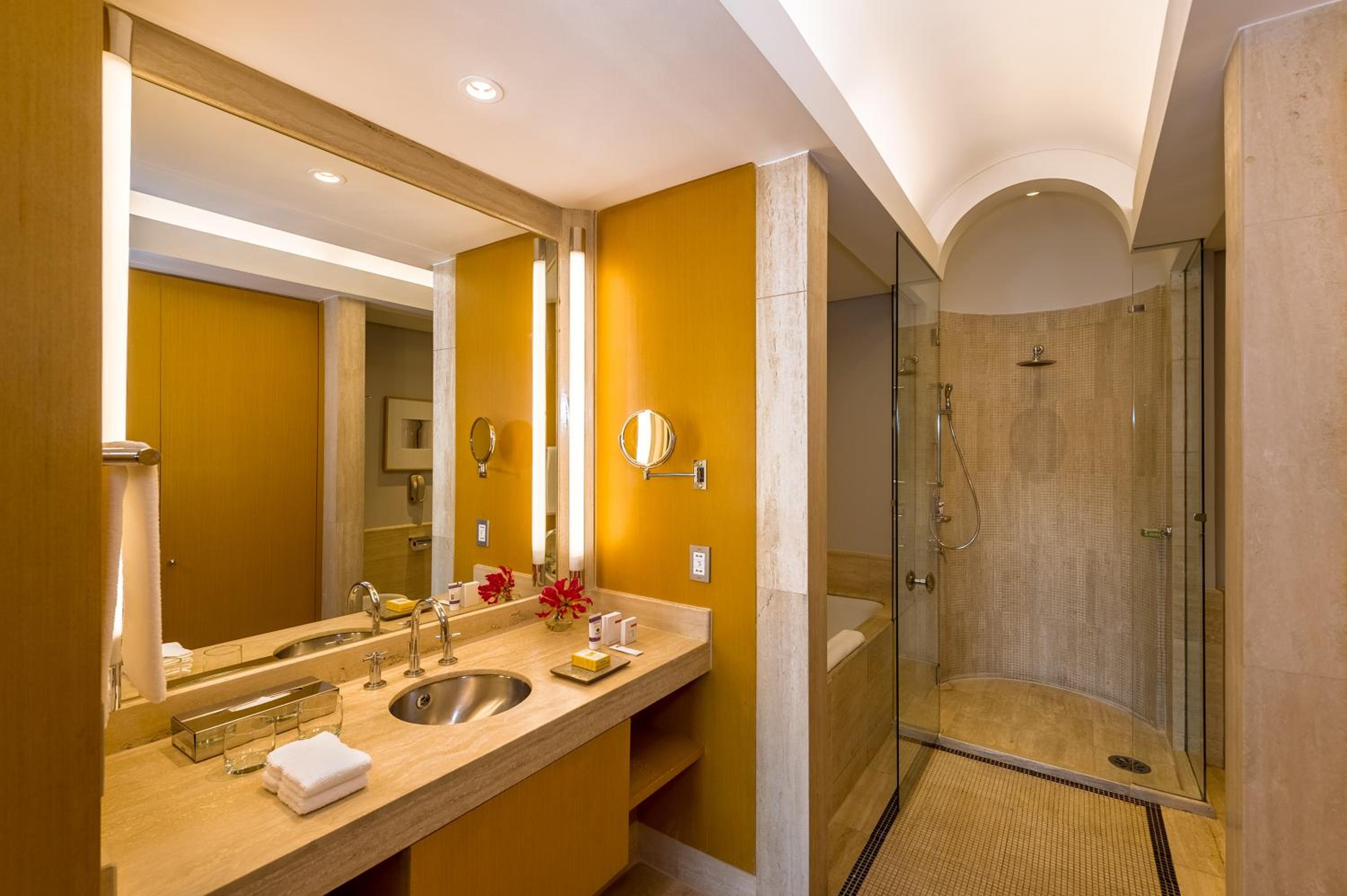 Queen Room with Bridge View - Photo 9