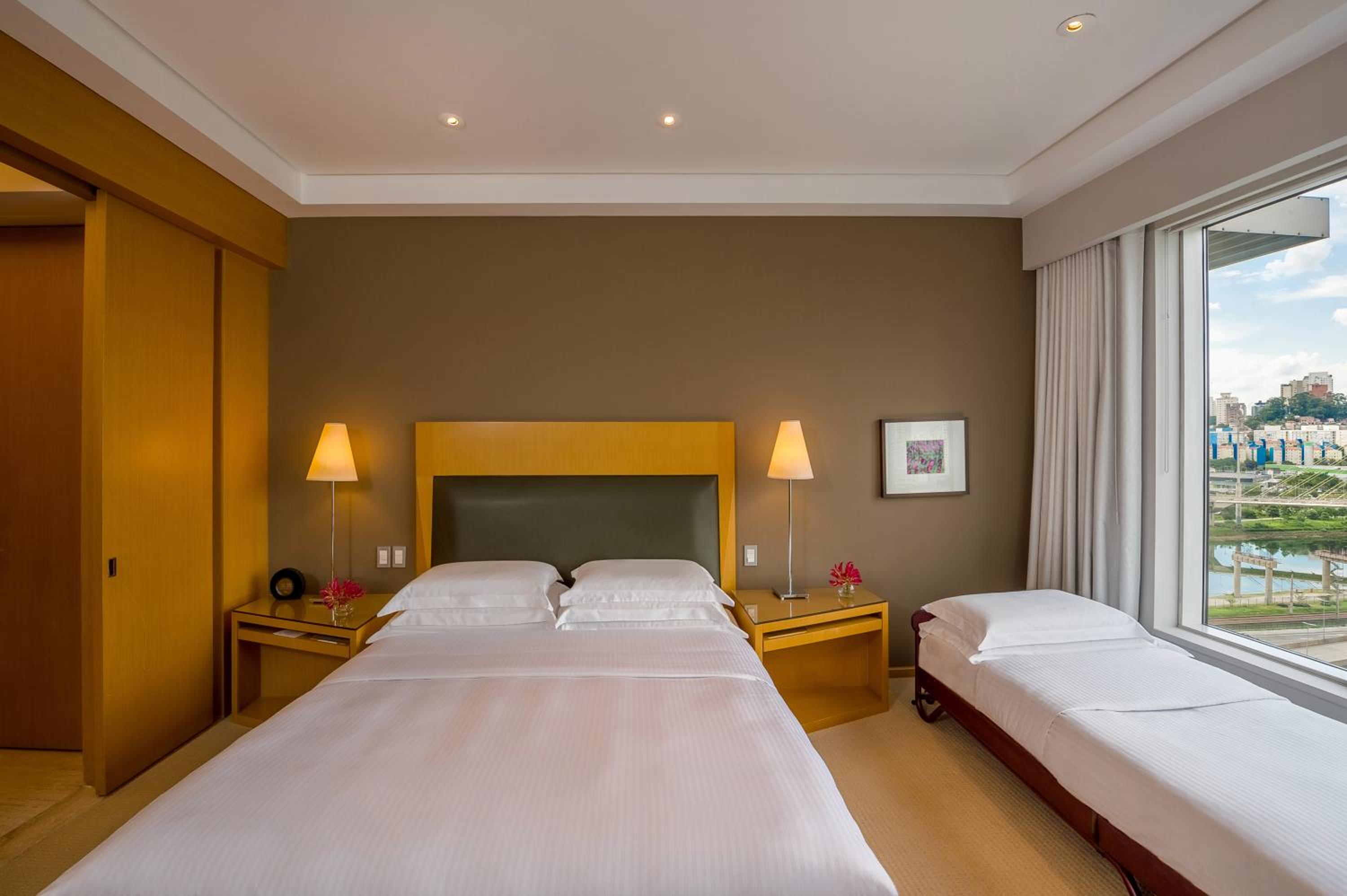 Queen Room with Bridge View - Photo 6
