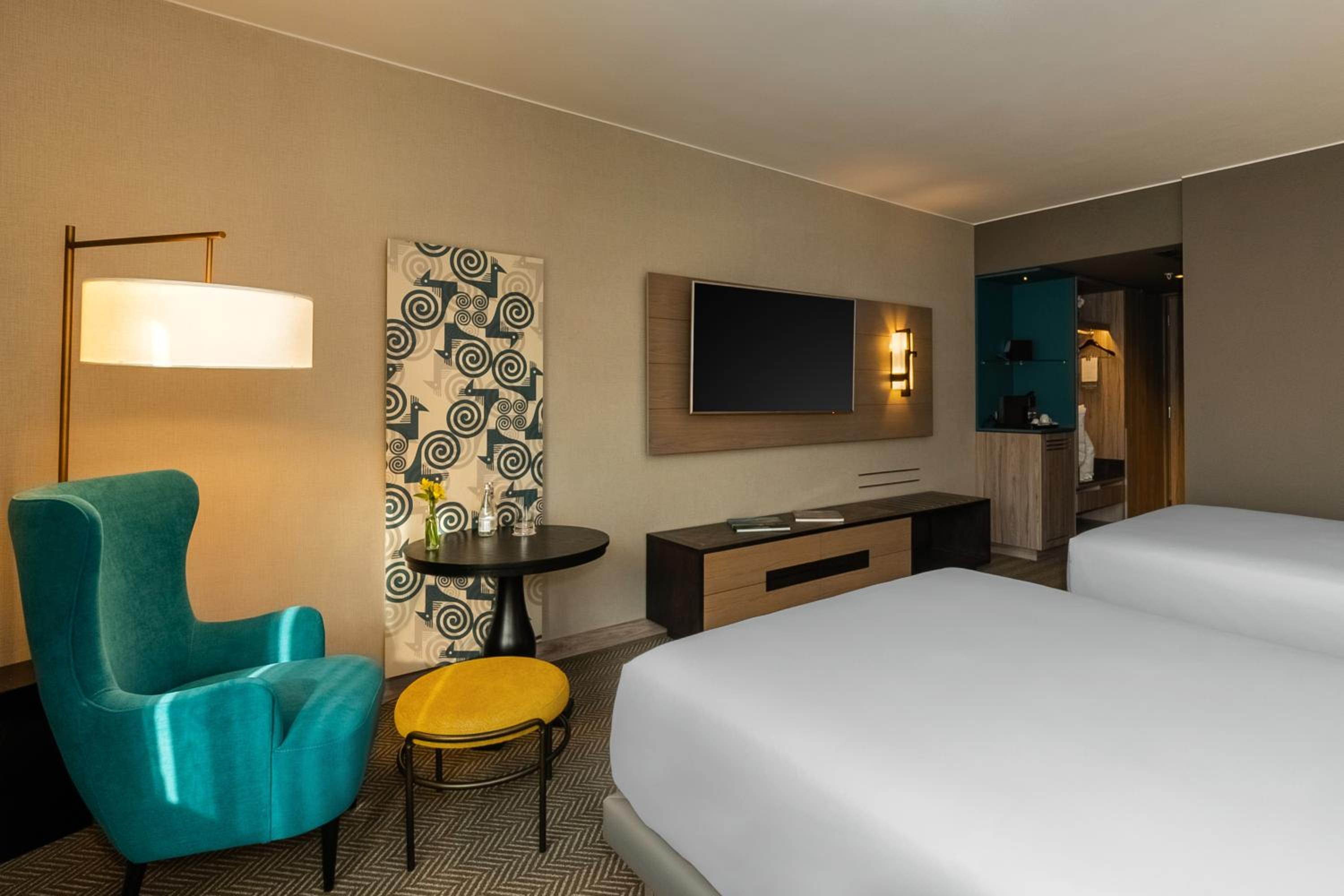 Deluxe Queen Room with Two Queen Beds photo 2