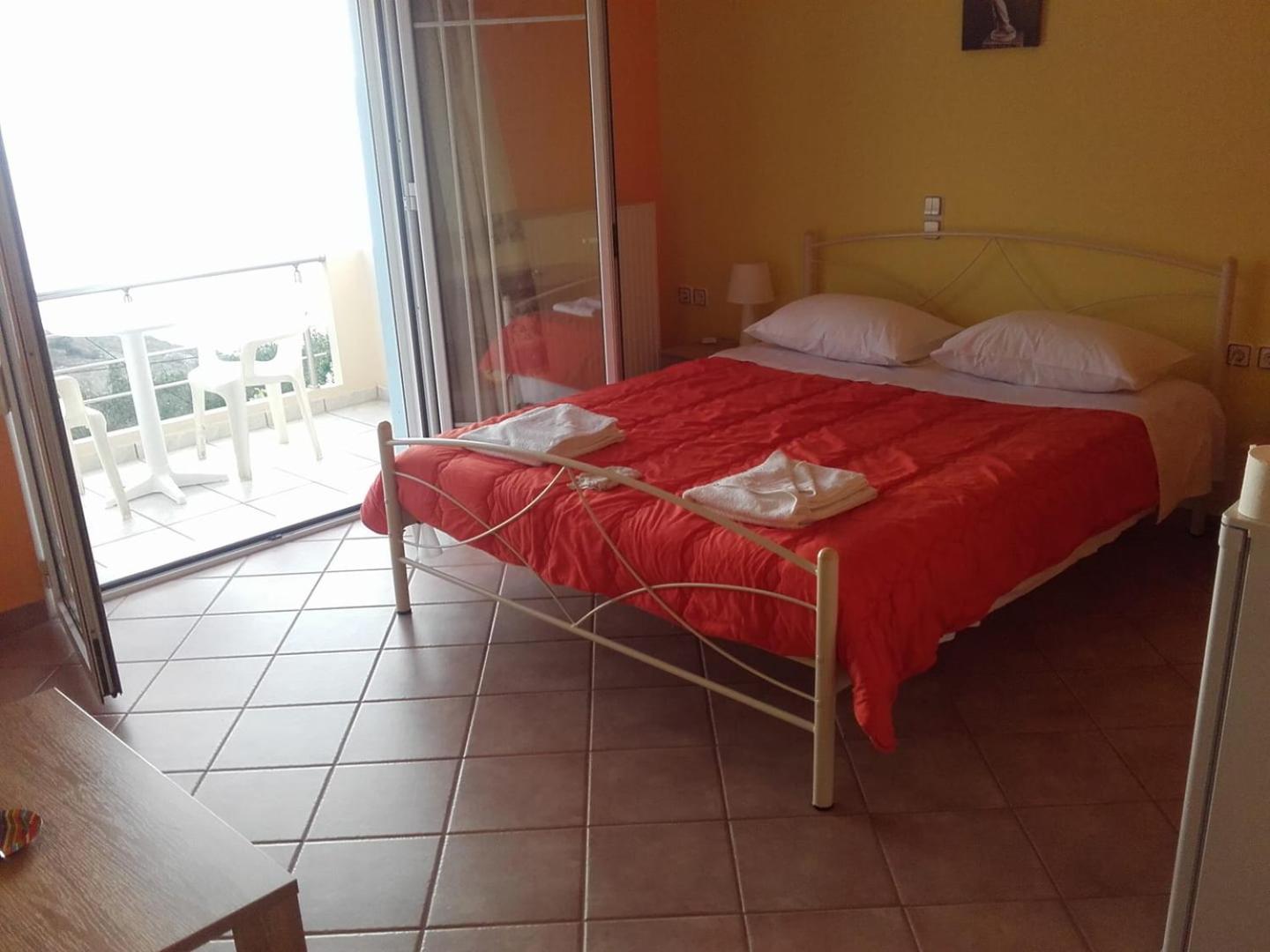 Double Room with Balcony and Sea View - Photo 3